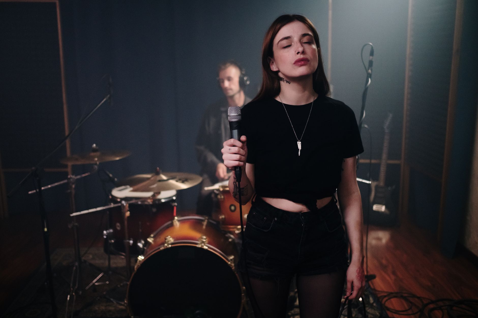 singer practicing microphone alone (Photo: cottonbro studio / Pexels)