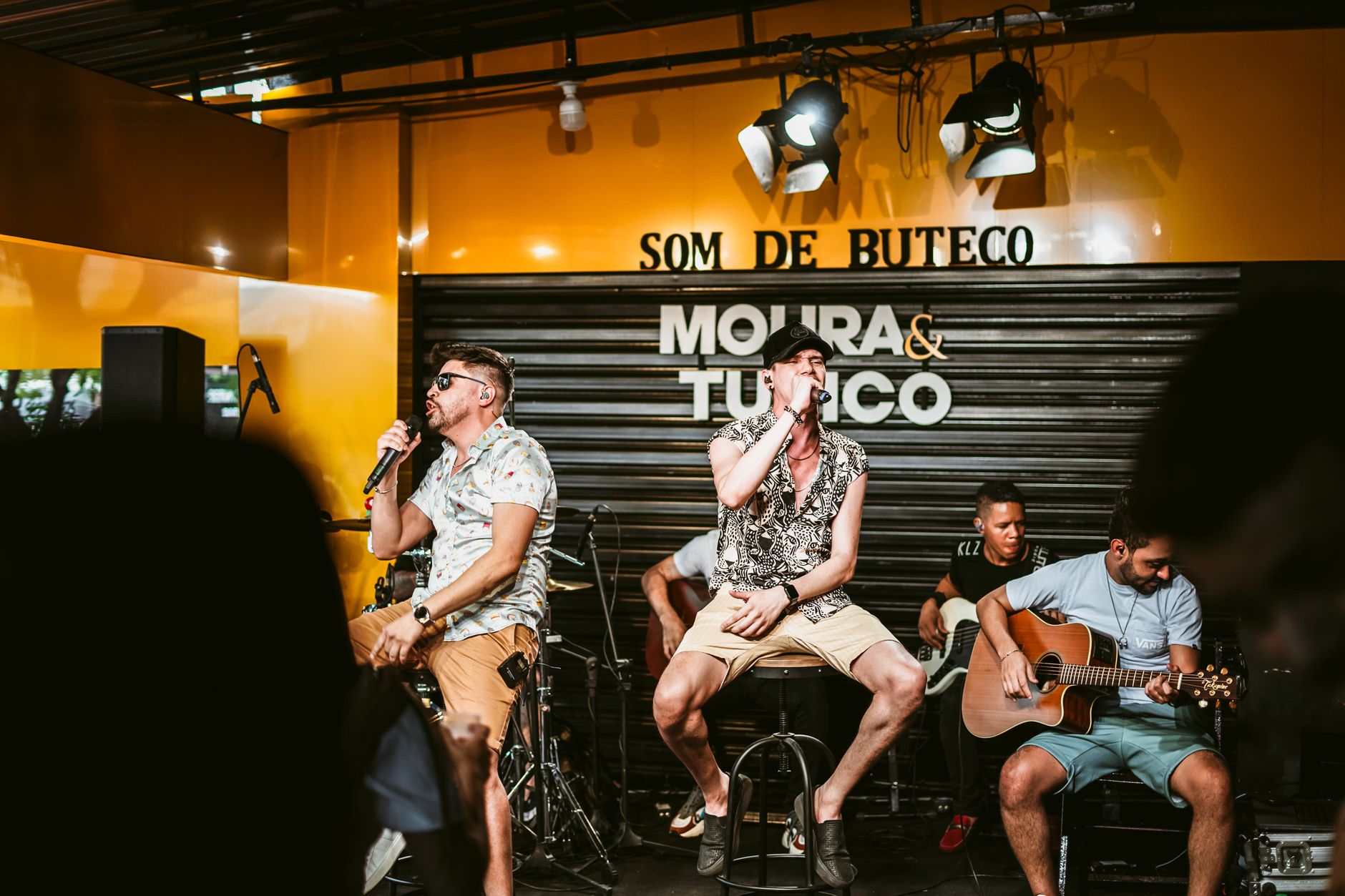 singer acoustic live venue (Photo: Geancarlo Peruzzolo / Pexels)