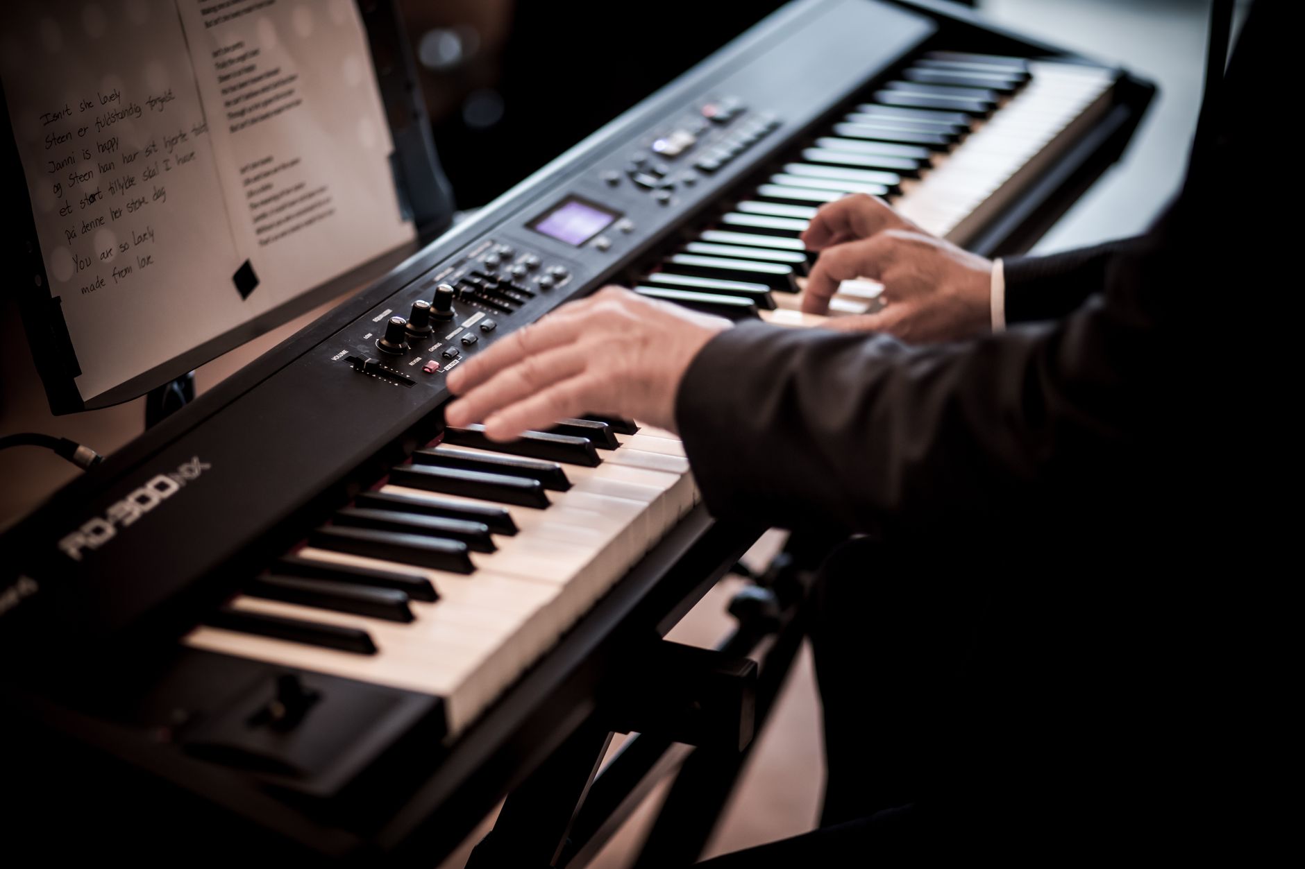 music studio room piano (Photo: Rene Terp / Pexels)