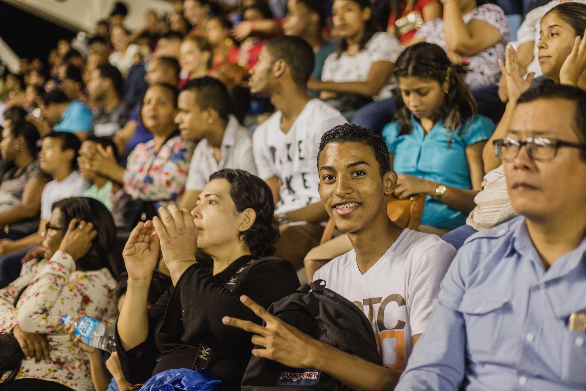 audience clapping live venue (Photo: Luis Quintero / Pexels)