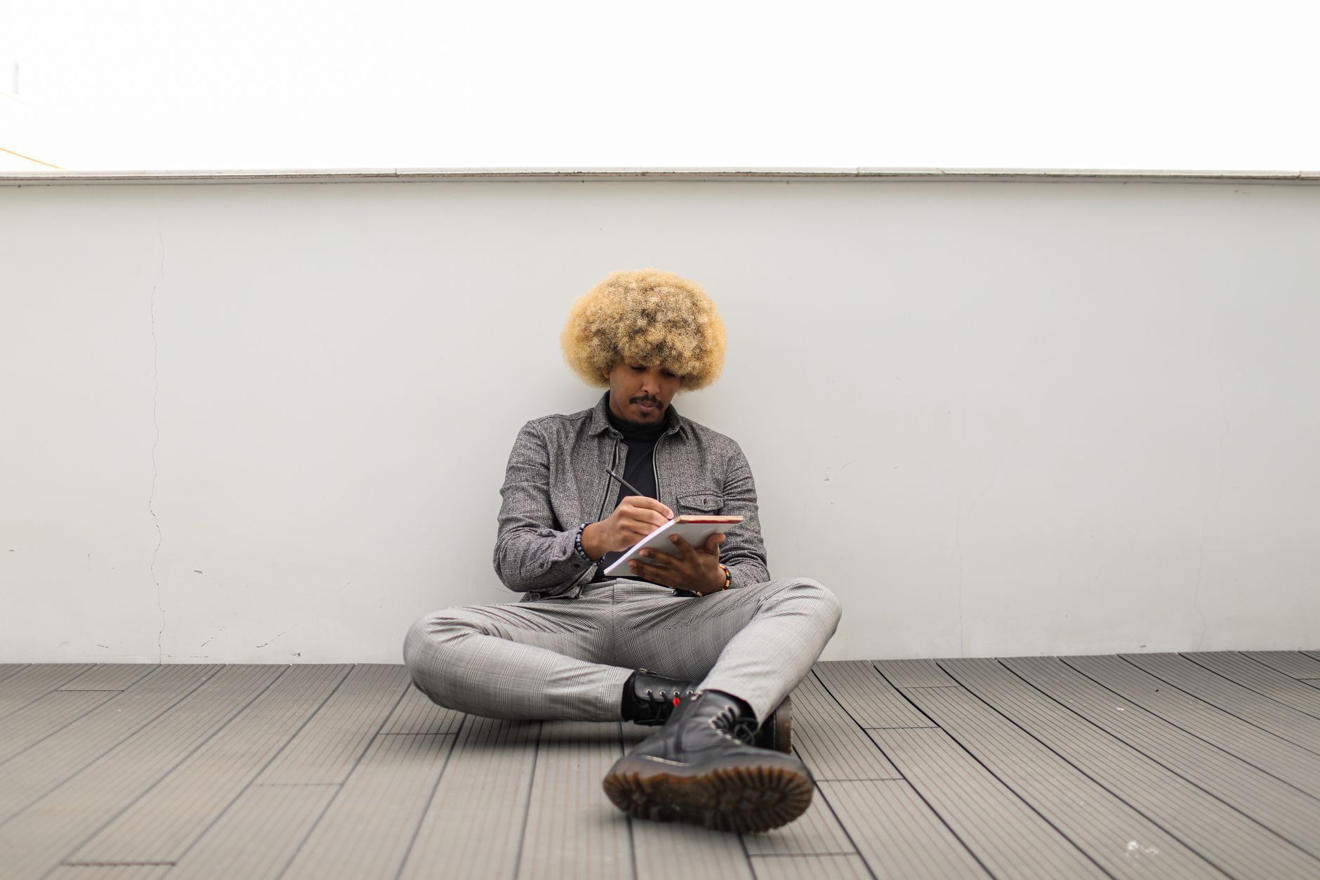 person writing notebook alone (Photo: Cup of Couple / Pexels)