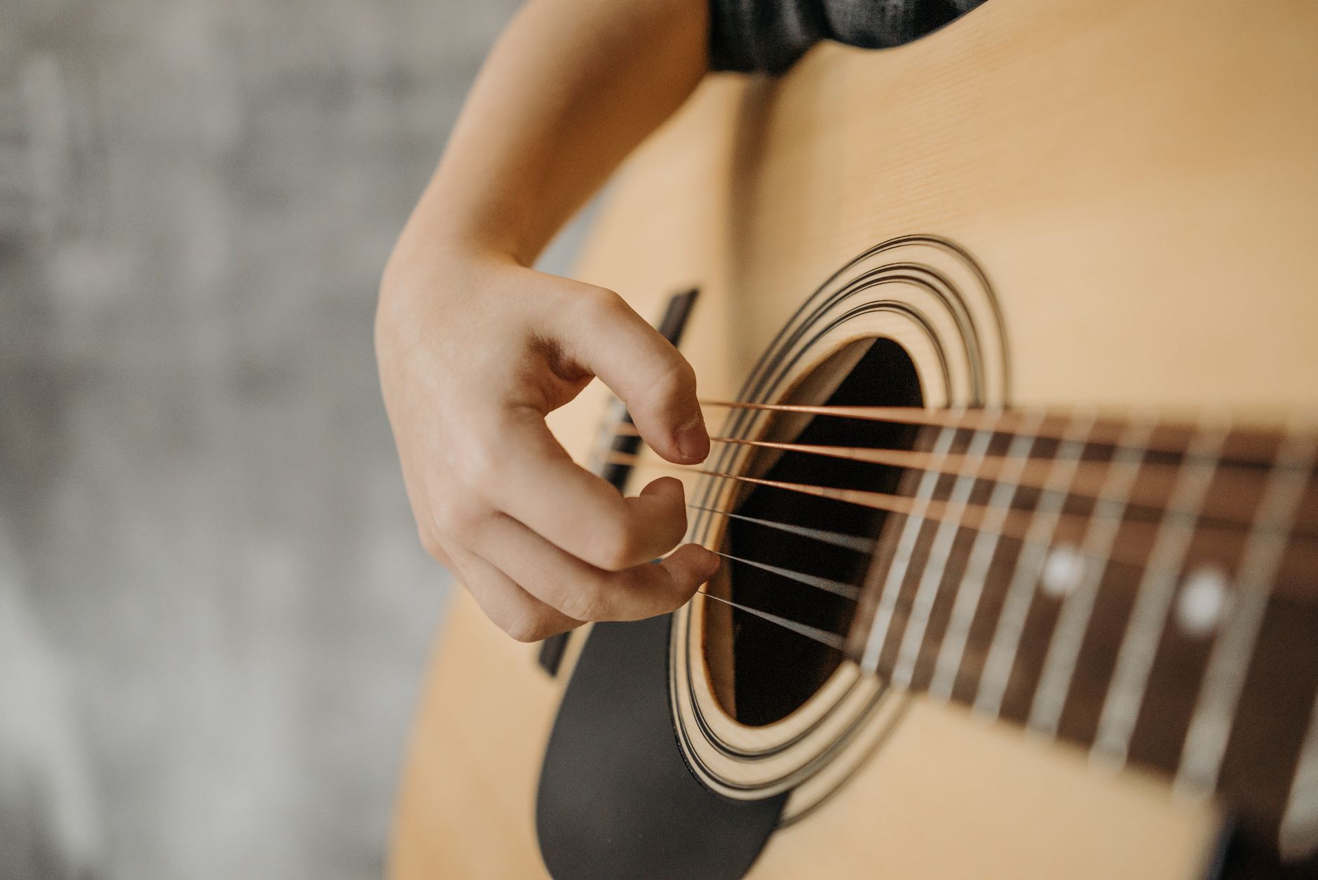 acoustic guitar chords (Photo: Pavel Danilyuk / Pexels)
