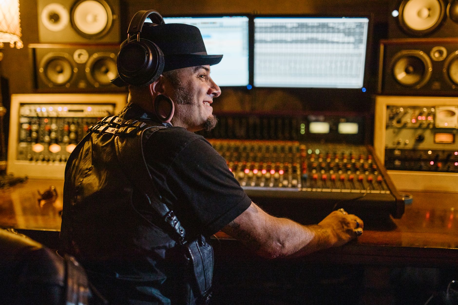 producer studio headphones (Photo: RDNE Stock project / Pexels)