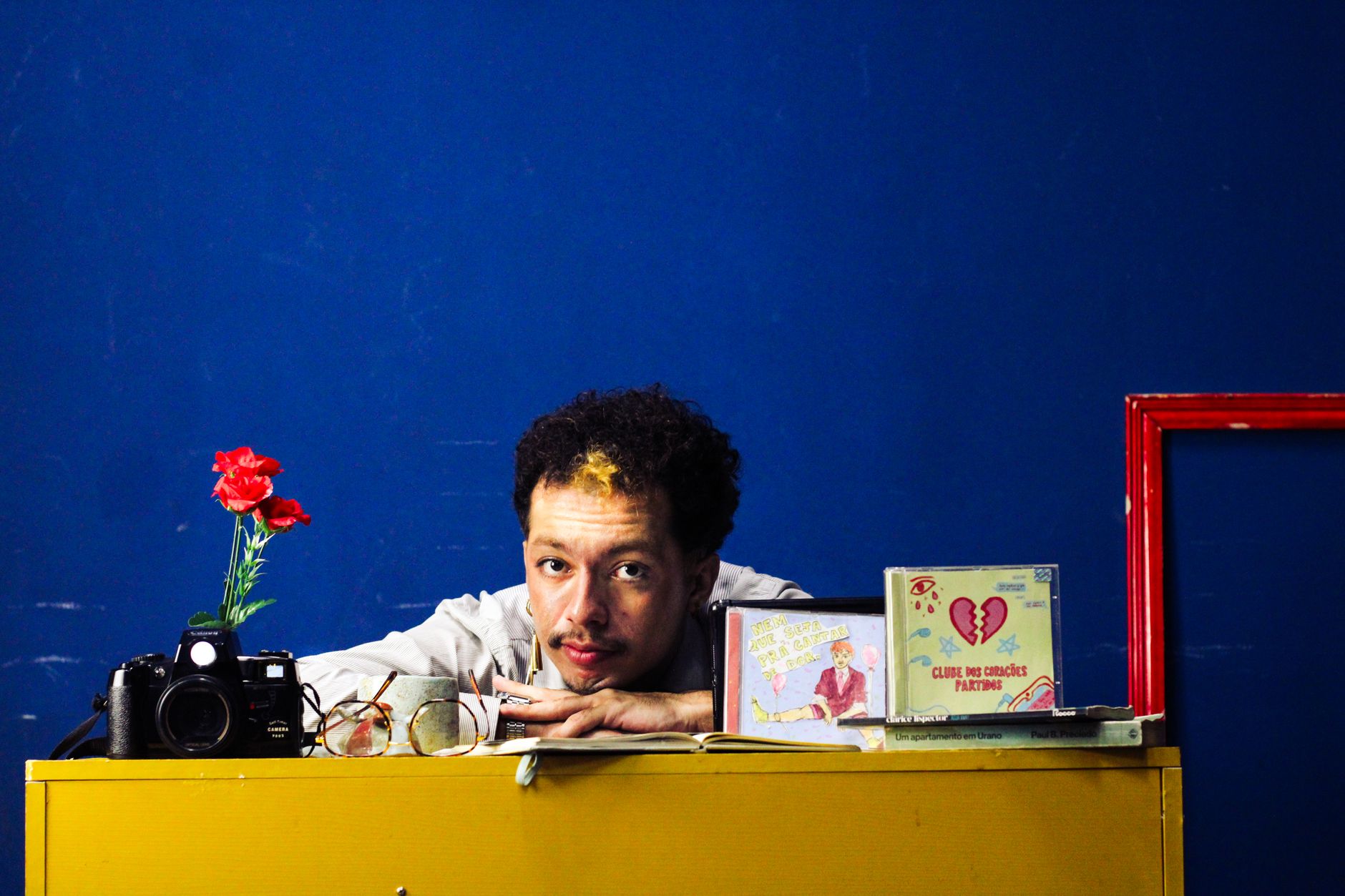 musician thinking studio desk (Photo: sofia comasetto / Pexels)