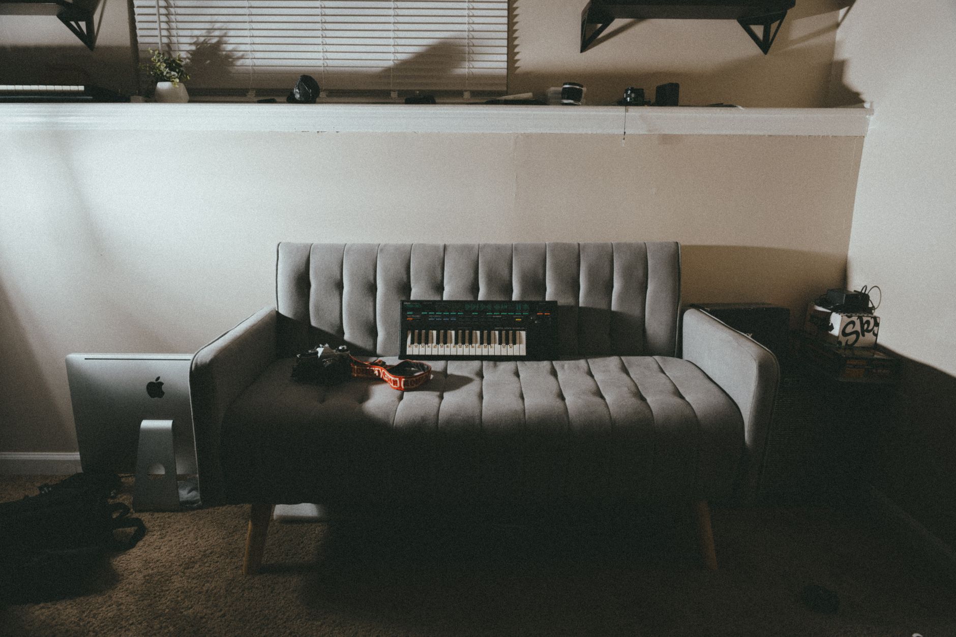 cozy home recording setup (Photo: Sinai Lion / Pexels)