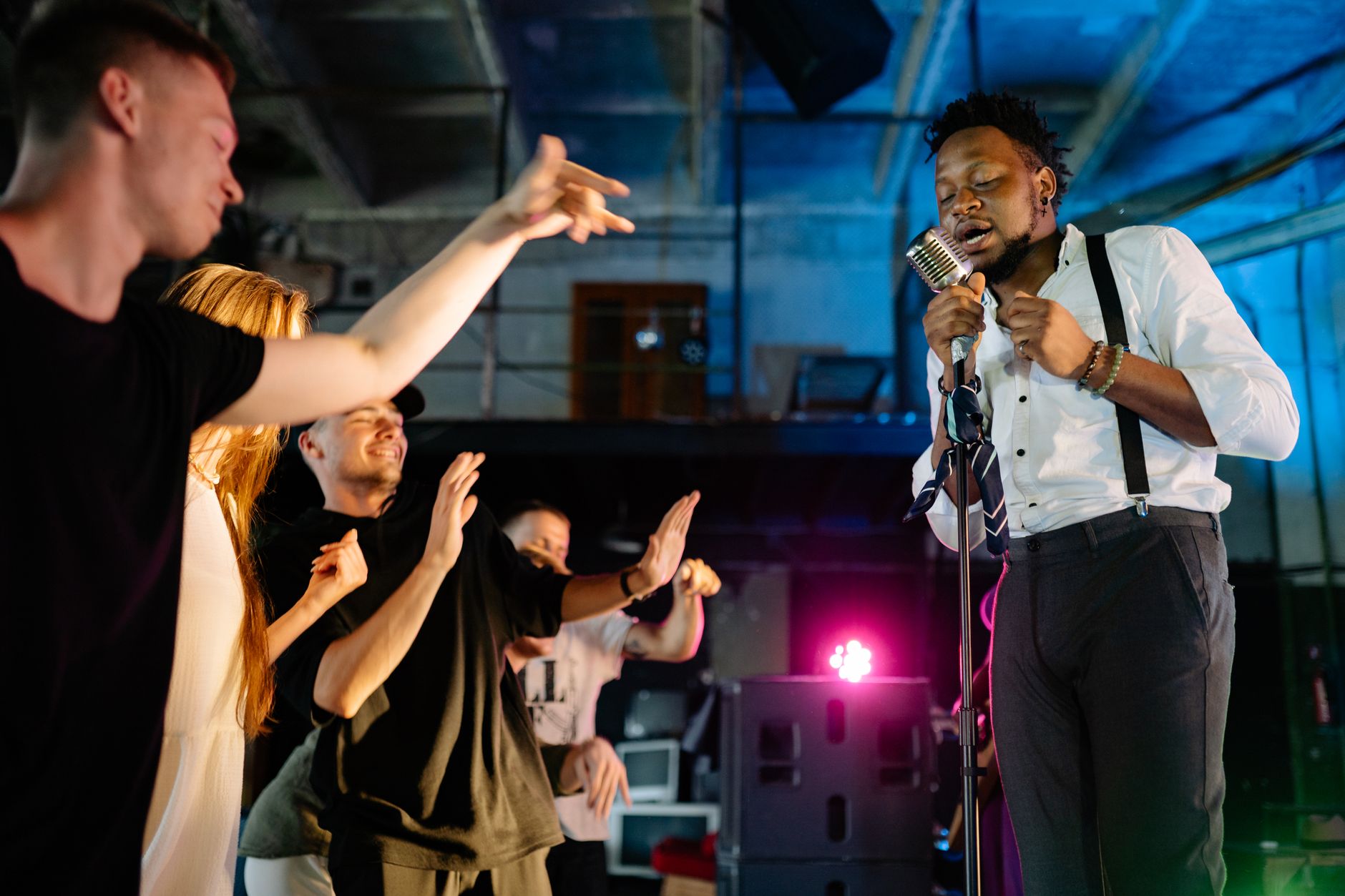 open mic small audience (Photo: Yan Krukau / Pexels)