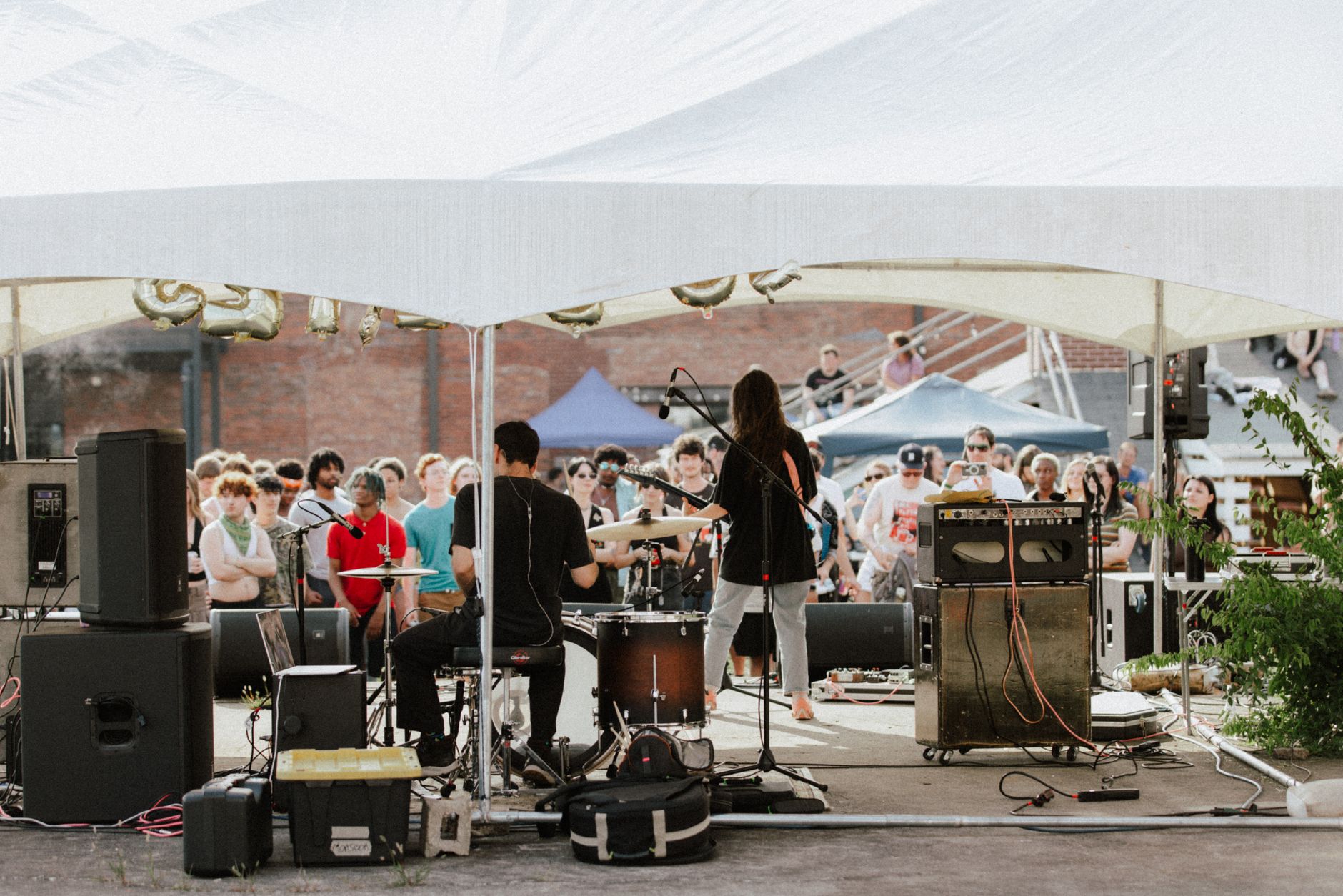 small live house stage (Photo: K / Pexels)