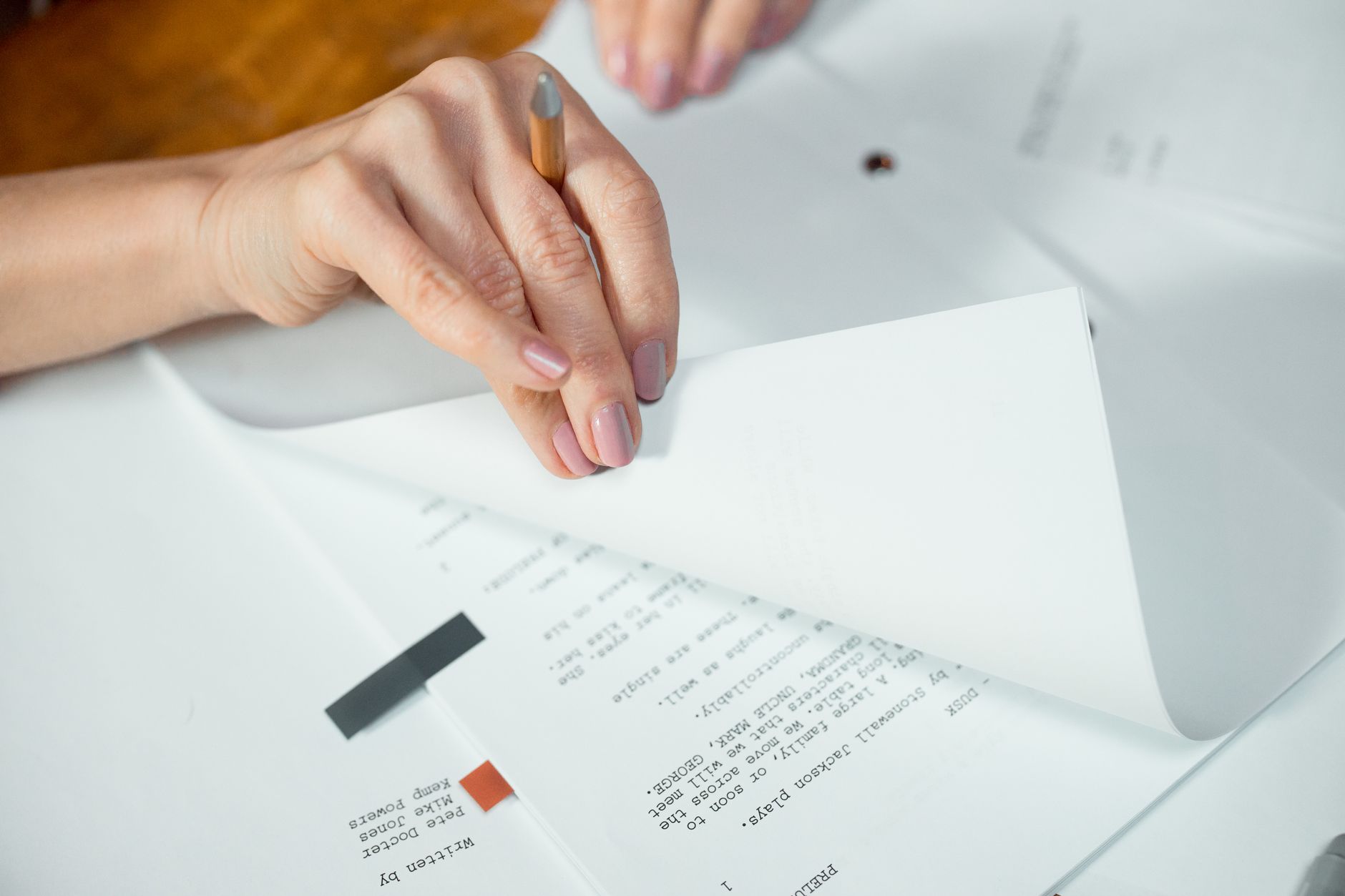 handwritten setlist paper (Photo: Ron Lach / Pexels)