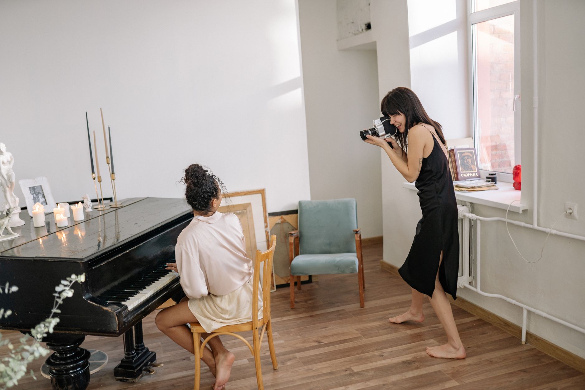 musician performing camera home (Photo: Yan Krukau / Pexels)