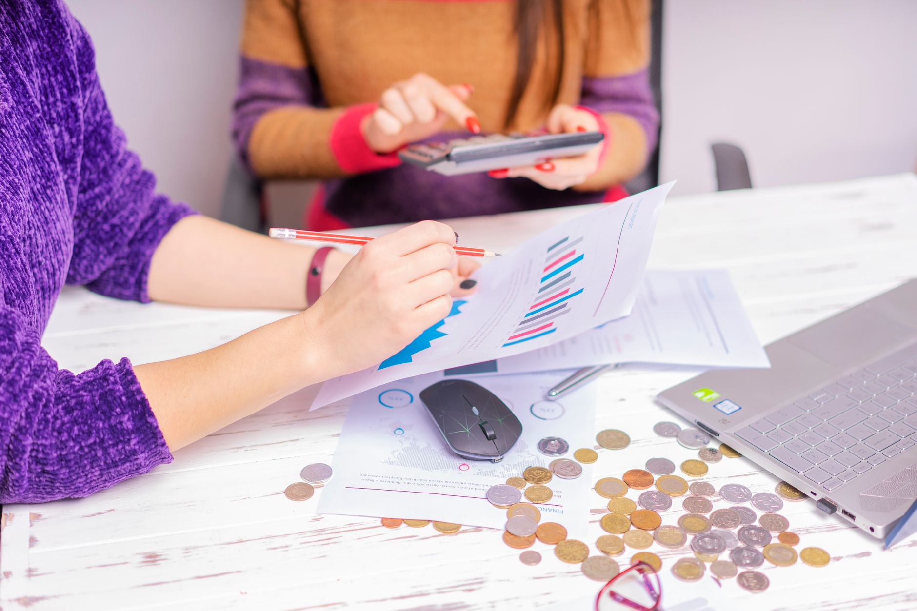 calculator coins finance desk (Photo: Atlantic Ambience / Pexels)