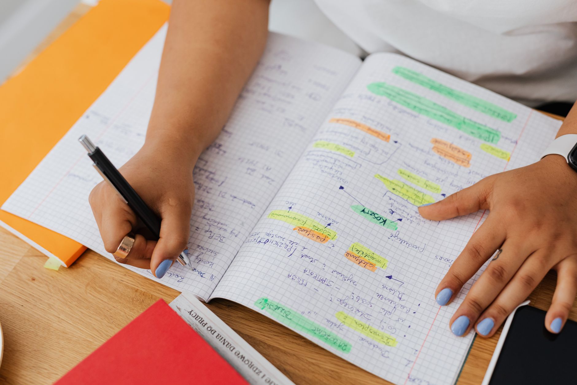 notebook preparing notes desk (Photo: https://kaboompics.com/ / Pexels)