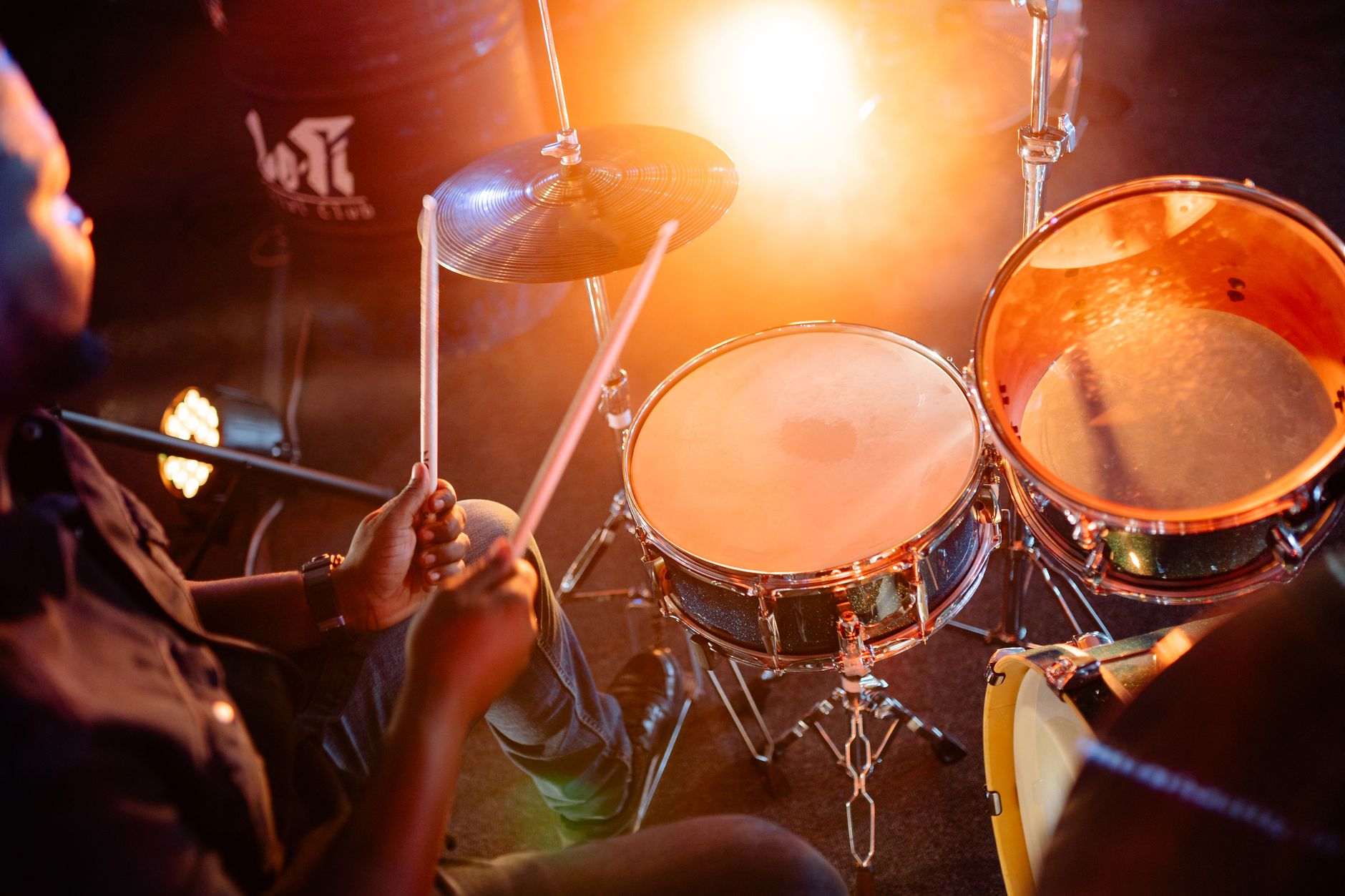 drummer playing behind kit (Photo: Yan Krukau / Pexels)