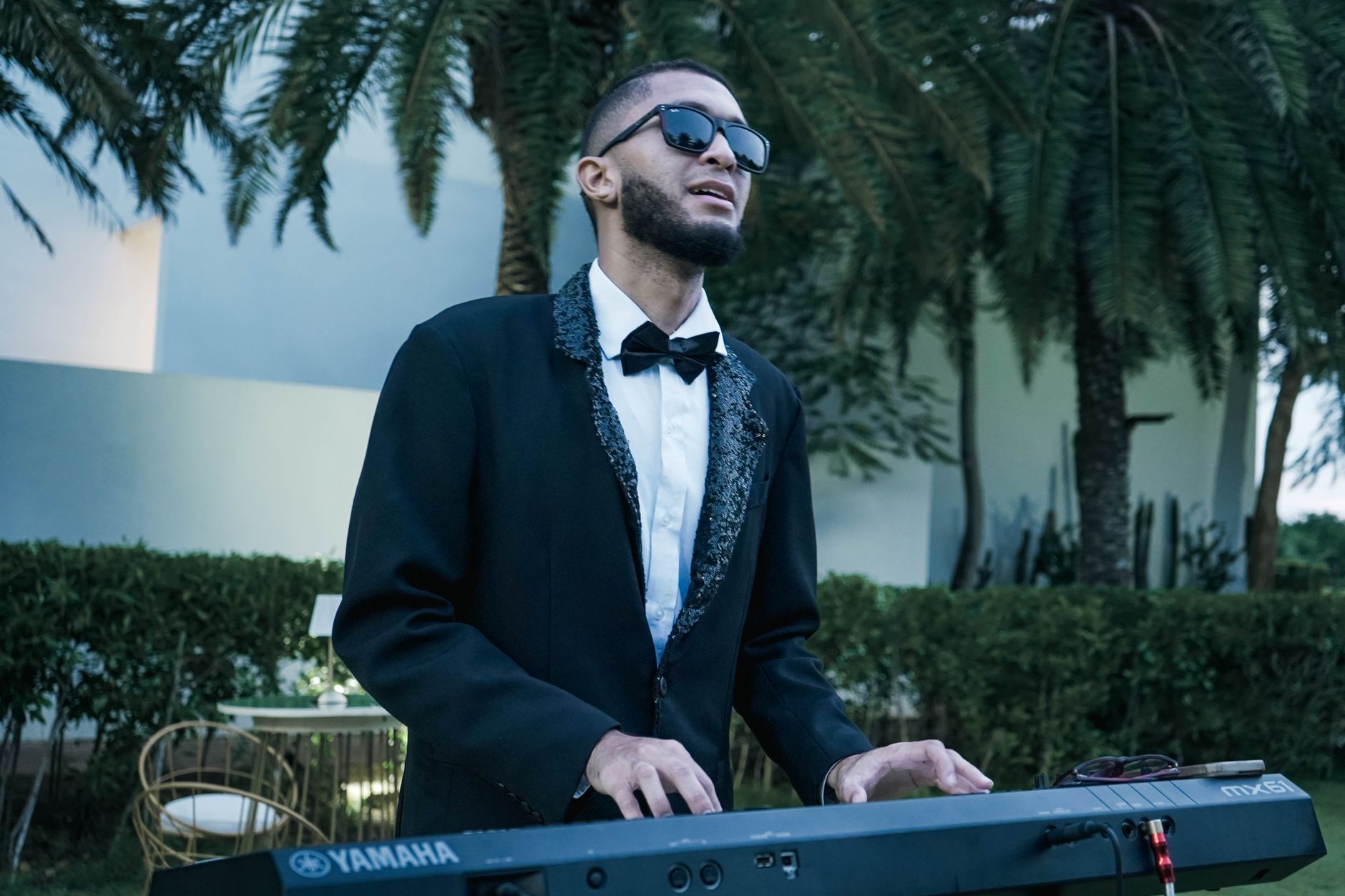 formal suit musician elegant (Photo: Luis Morales Torres / Pexels)