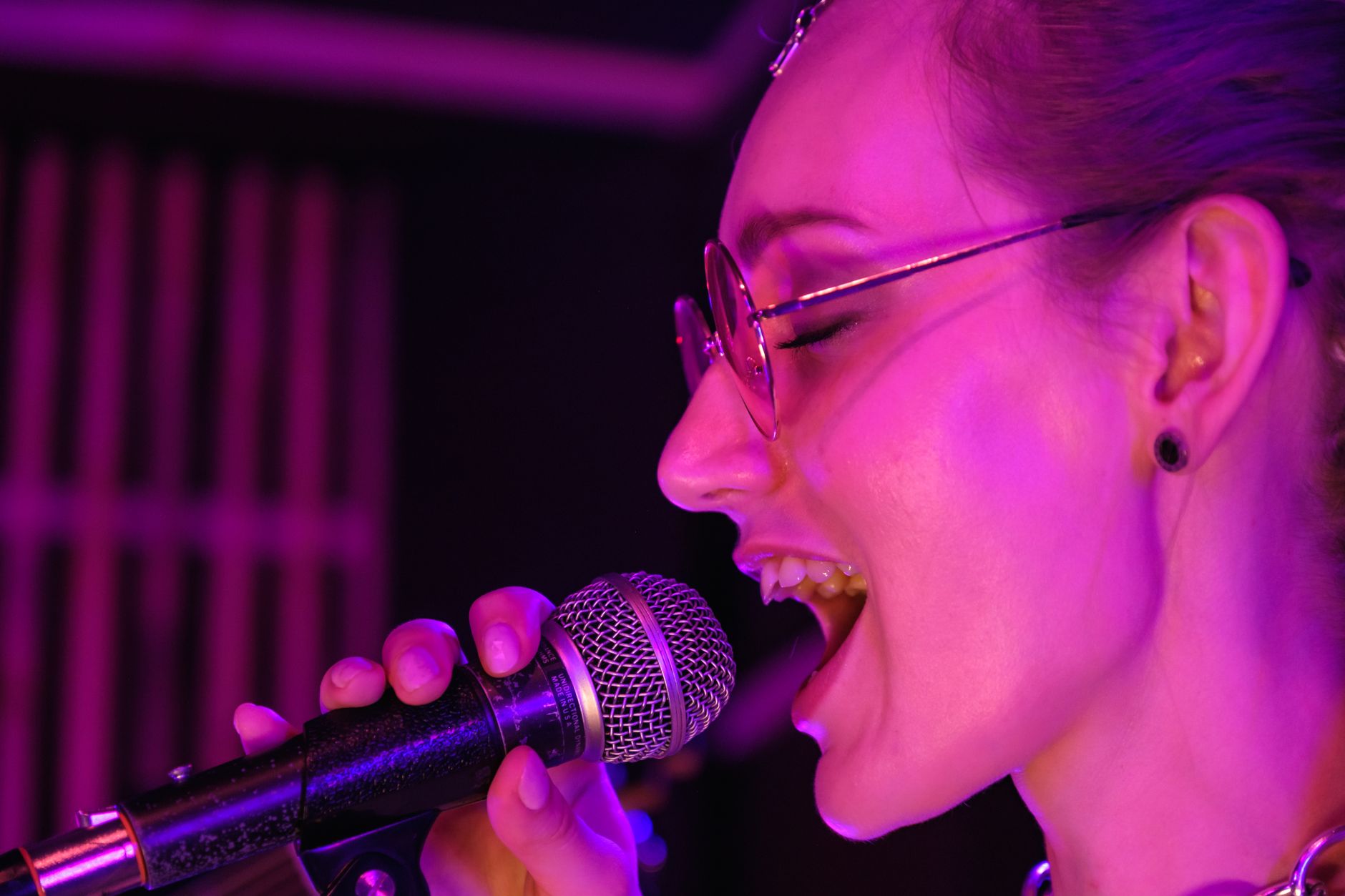 singer microphone live performance (Photo: Big Bag Films / Pexels)
