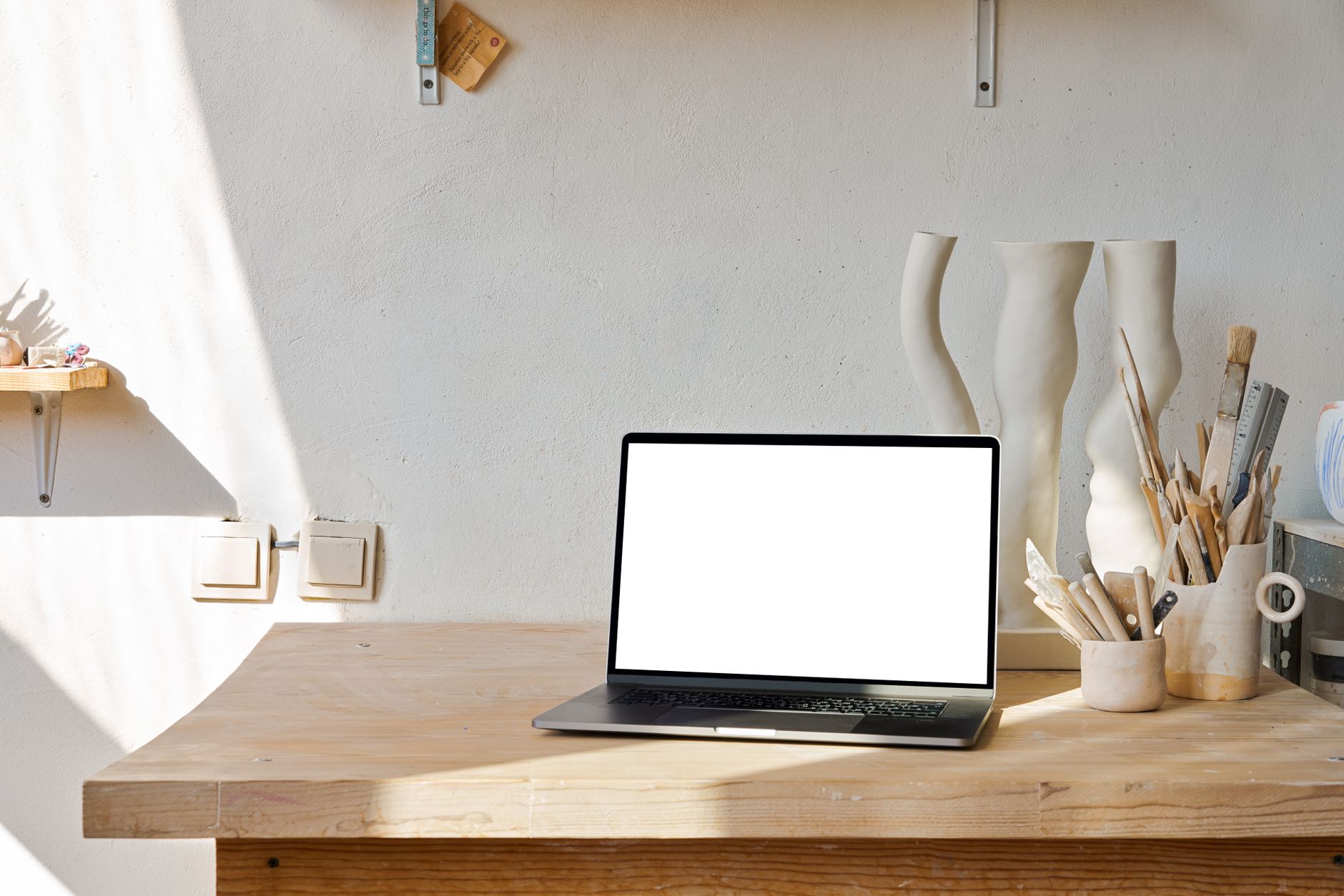 laptop artist dashboard screen (Photo: gravity cut / Pexels)