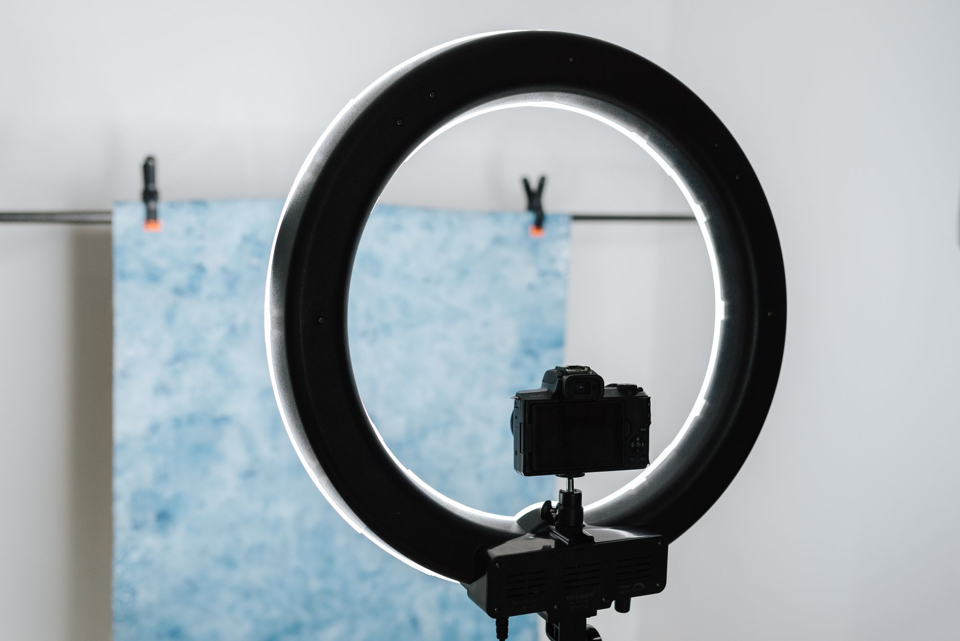 ring light camera setup (Photo: Anete Lusina / Pexels)