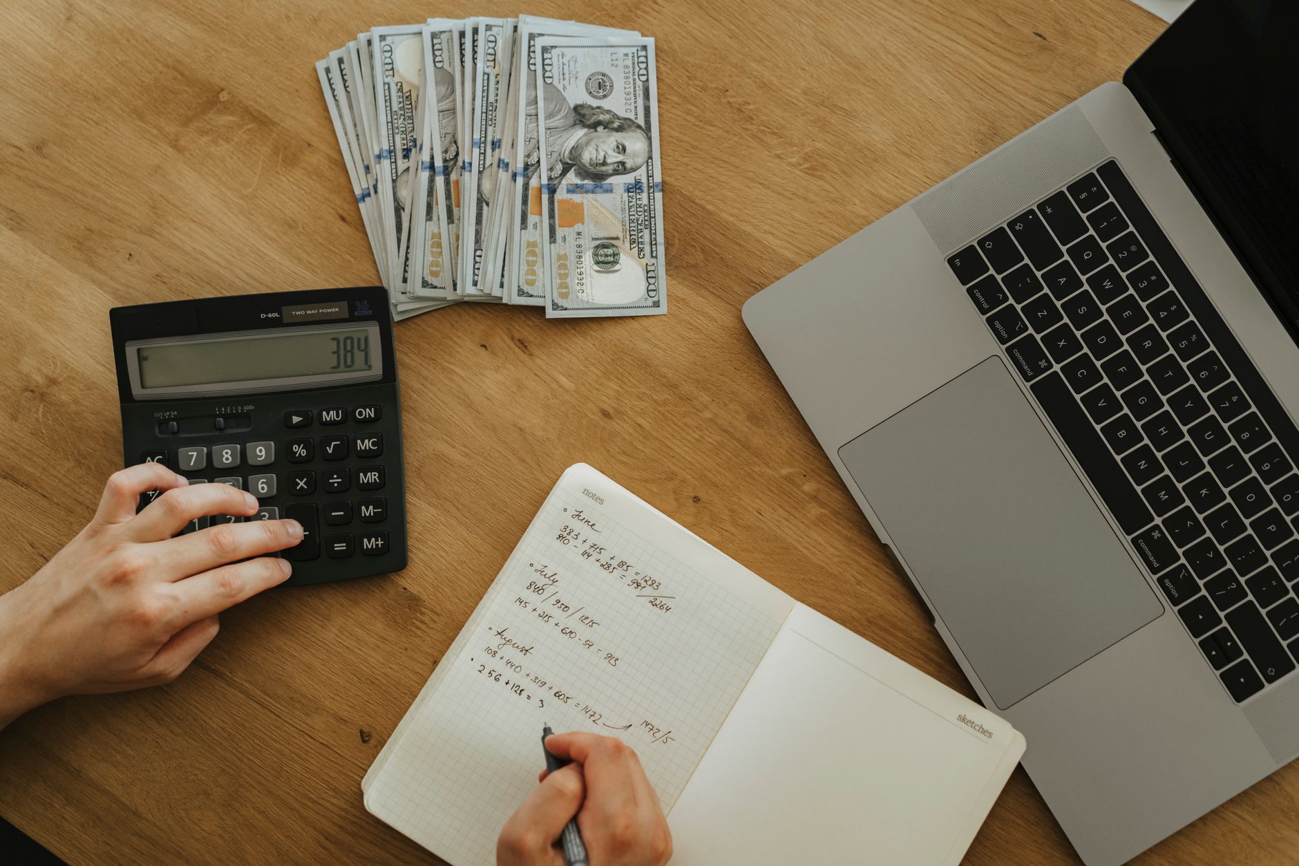 laptop notebook budget planning (Photo: olia danilevich / Pexels)