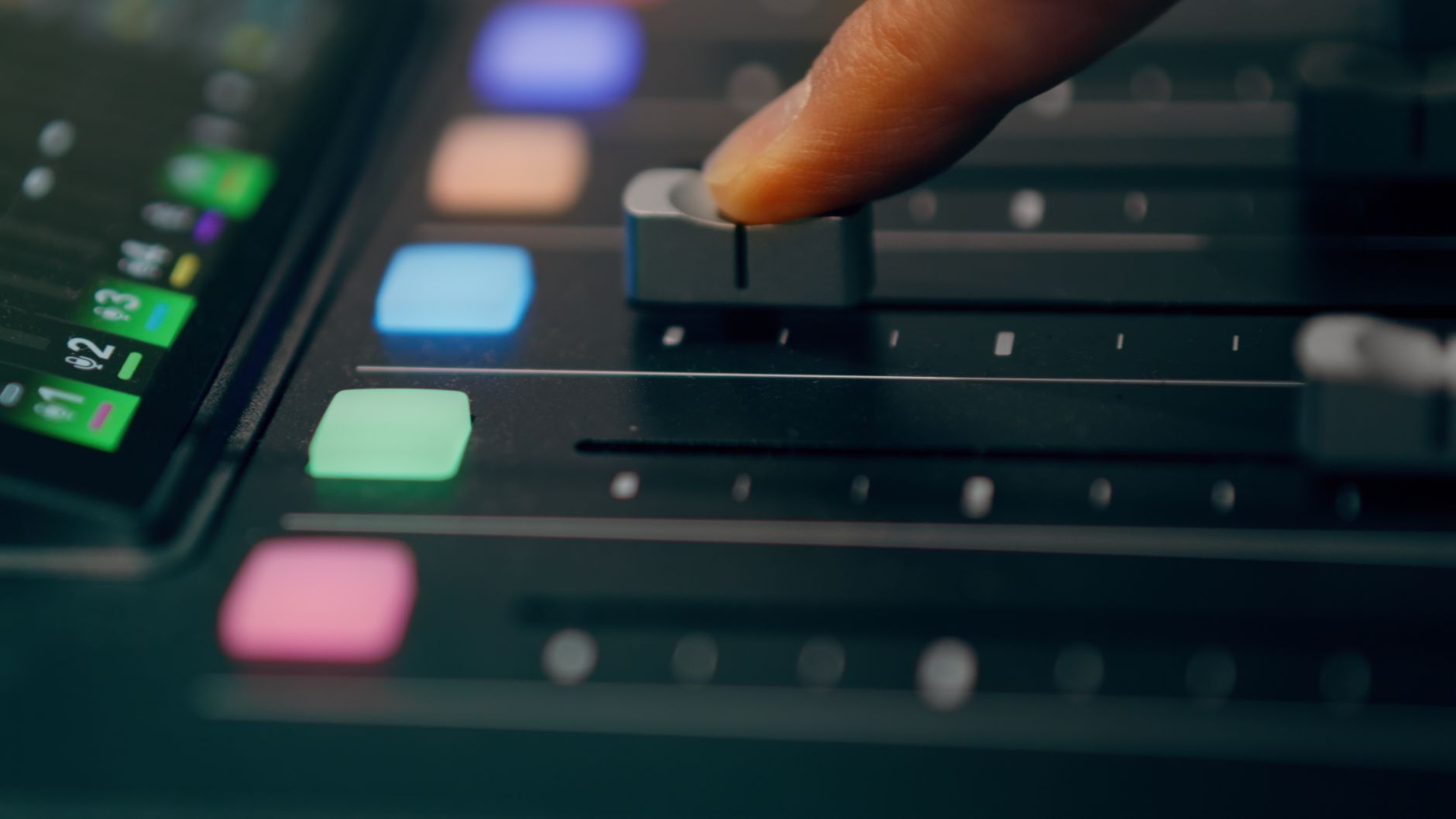 radio station console dials (Photo: Jakub Zerdzicki / Pexels)