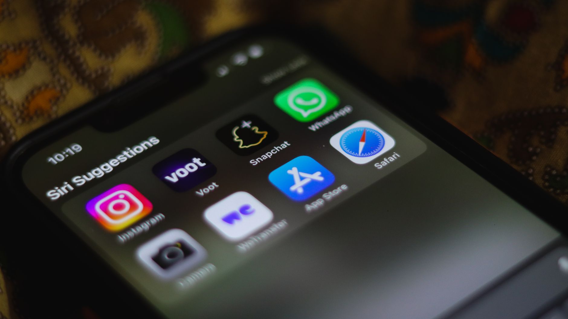 smartphone social media apps (Photo: Sanket Mishra / Pexels)