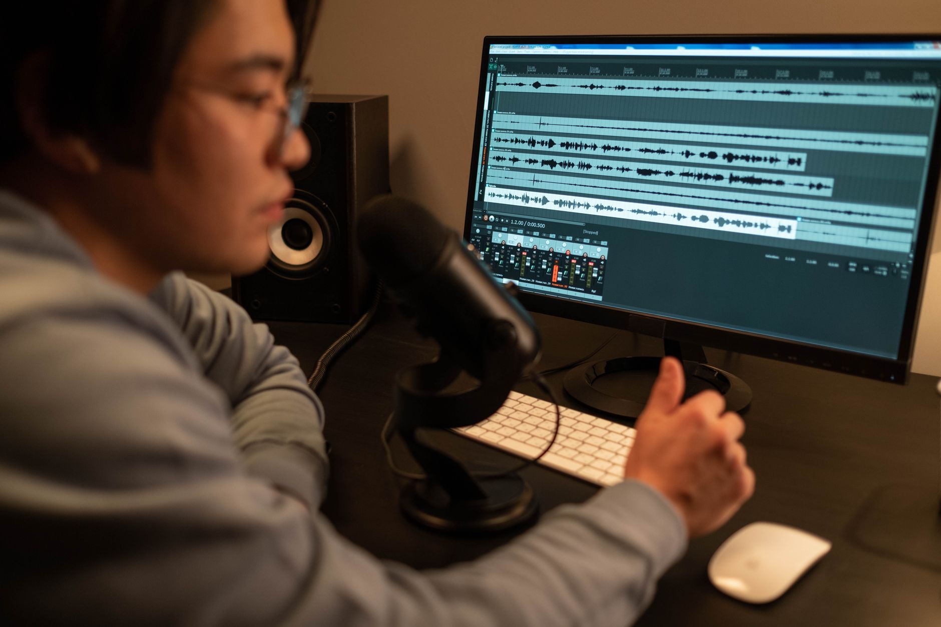 audio waveform screen studio (Photo: cottonbro studio / Pexels)