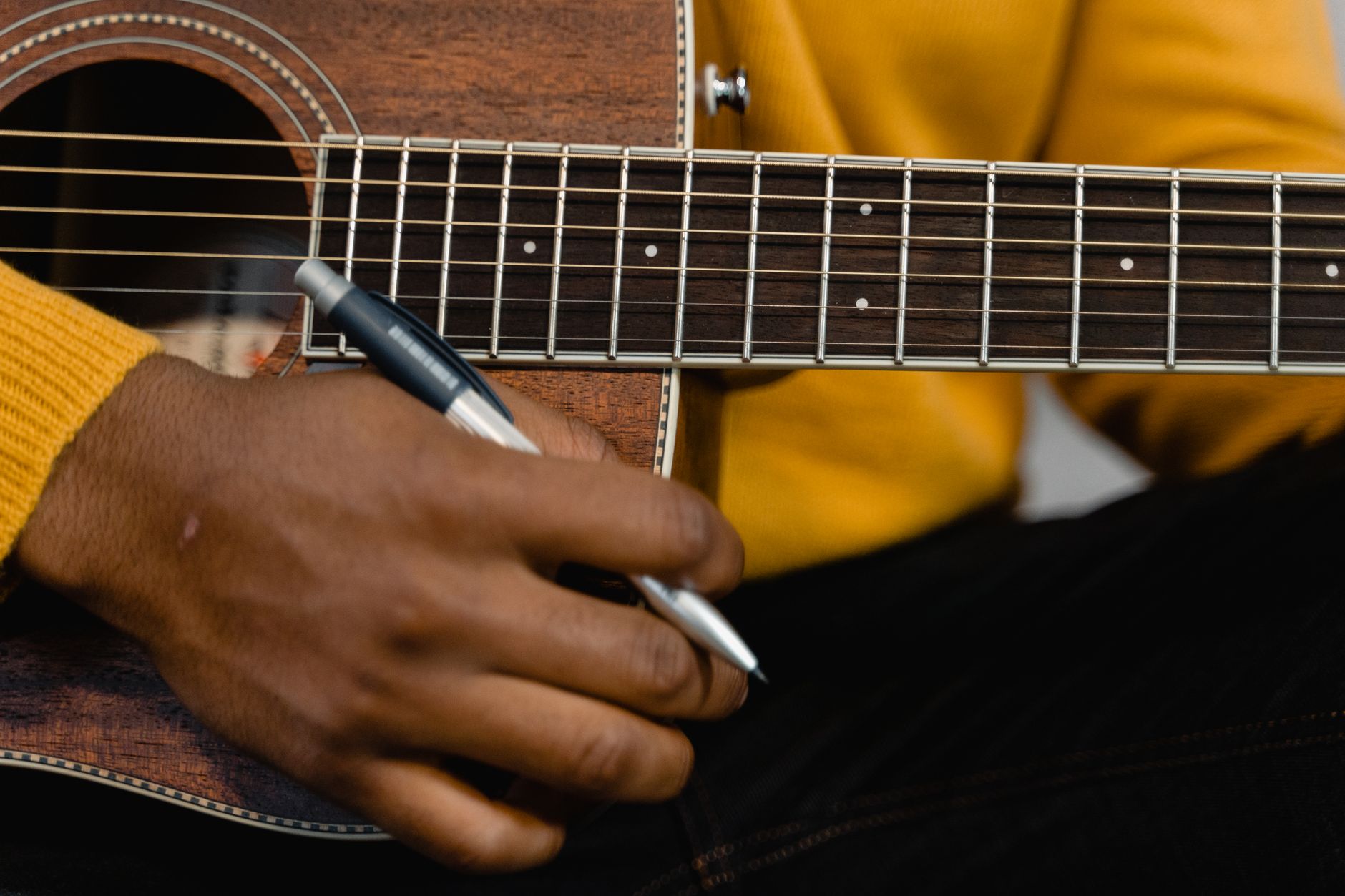 songwriter writing notebook guitar (Photo: Tima Miroshnichenko / Pexels)