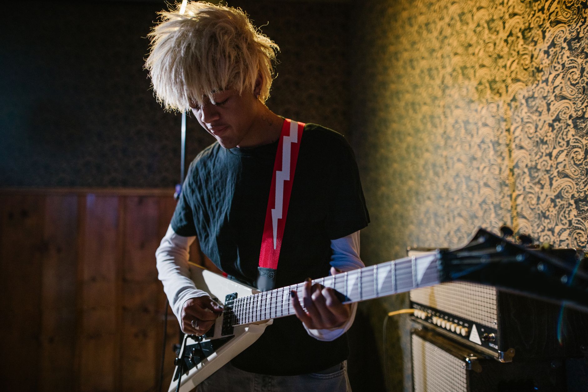 guitar case rehearsal room (Photo: RDNE Stock project / Pexels)