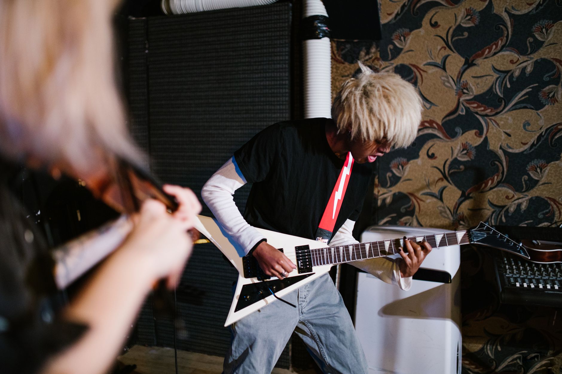 guitarist practicing room (Photo: RDNE Stock project / Pexels)