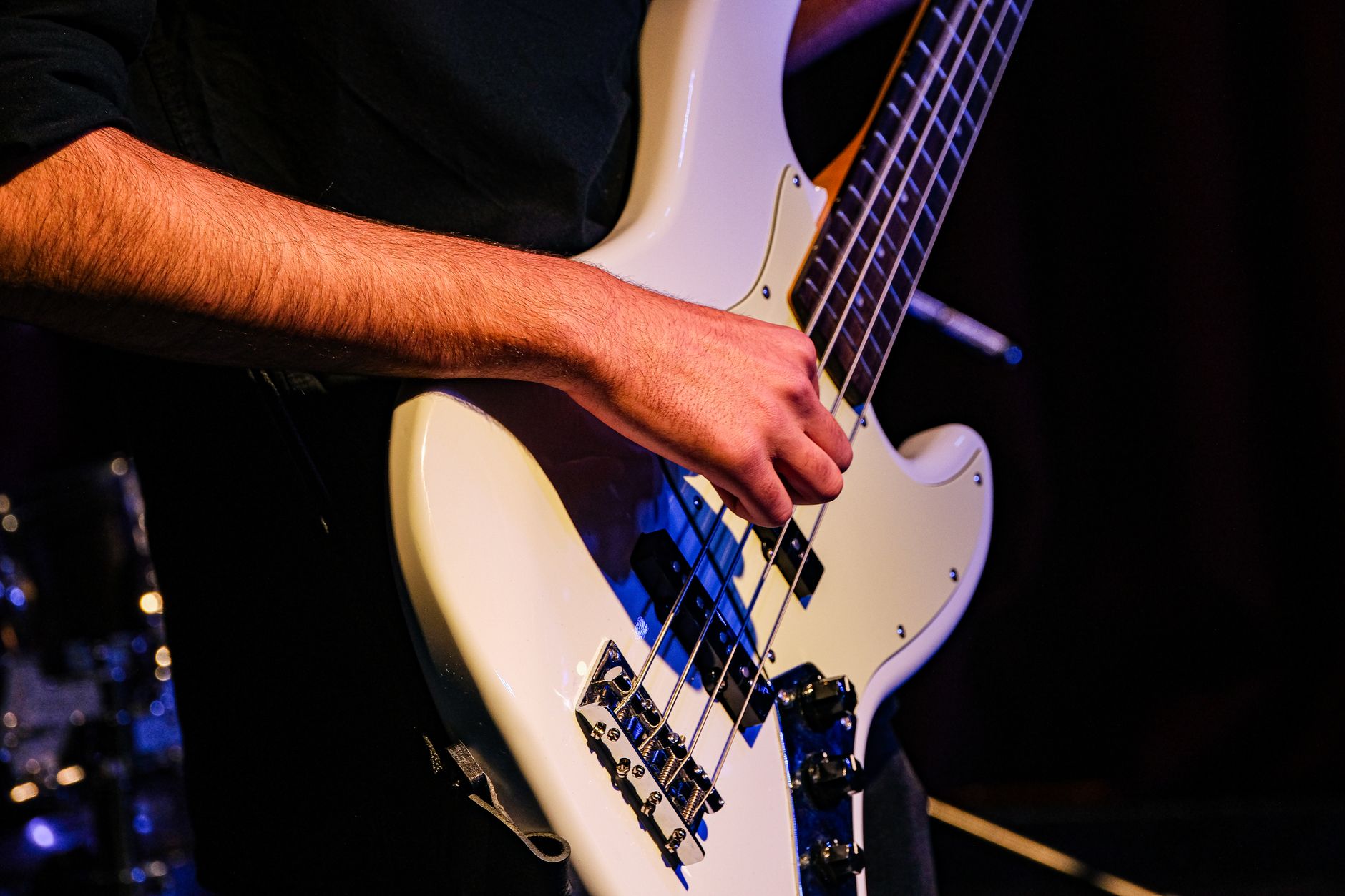 camera filming guitar player (Photo: Emre Gokceoglu / Pexels)