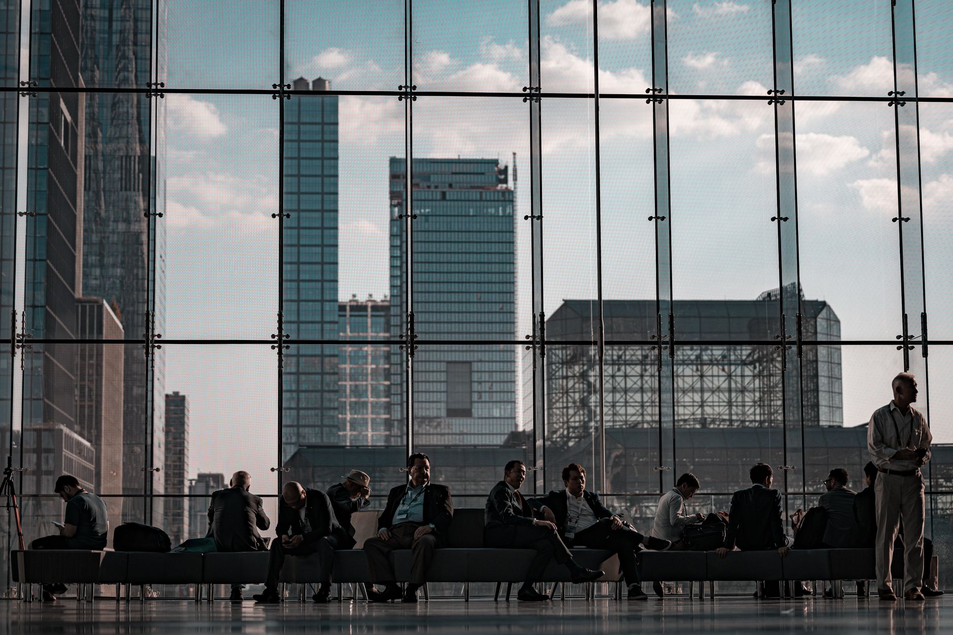 office building meeting business (Photo: Brent Singleton / Pexels)