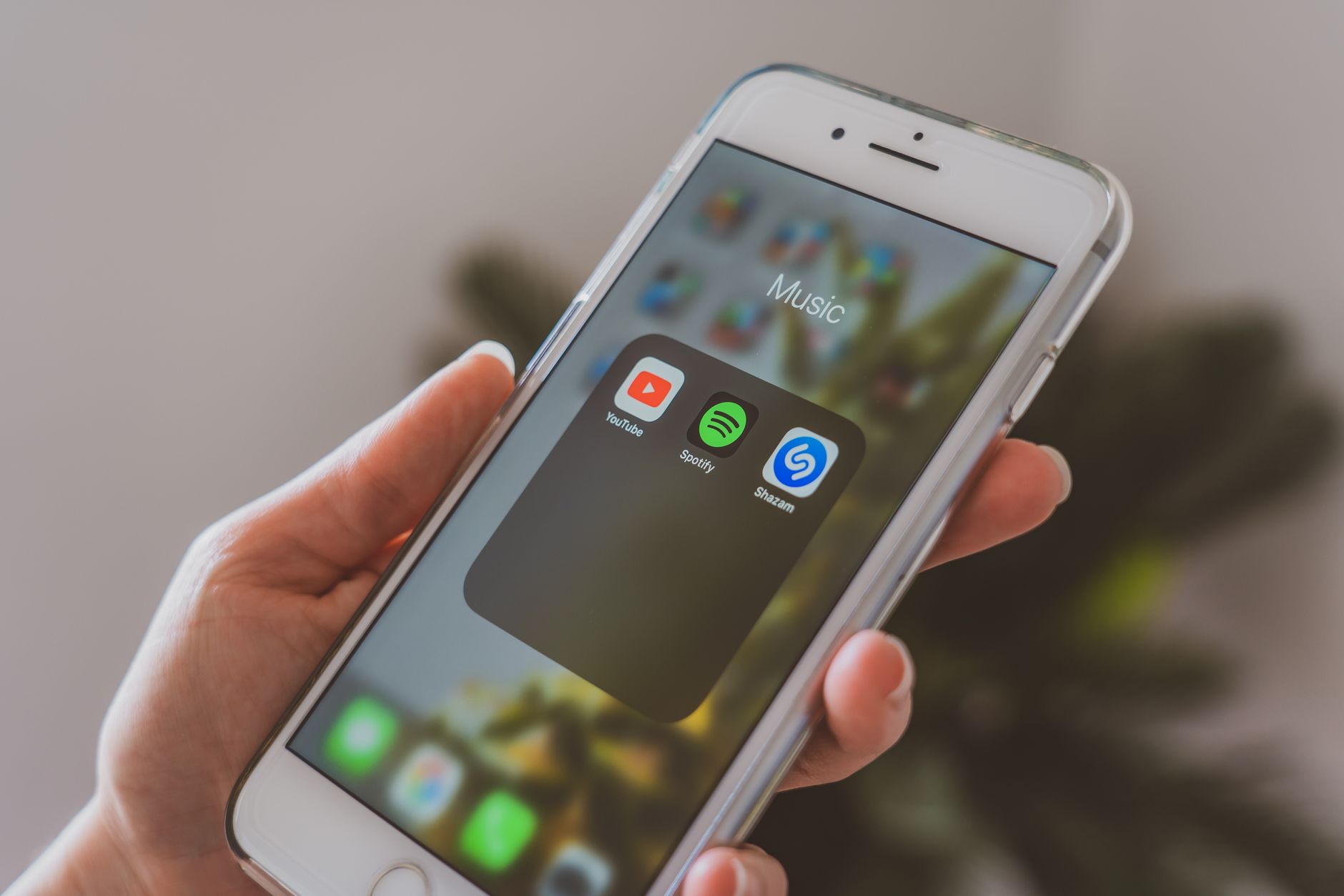 smartphone music streaming app (Photo: Castorly Stock / Pexels)