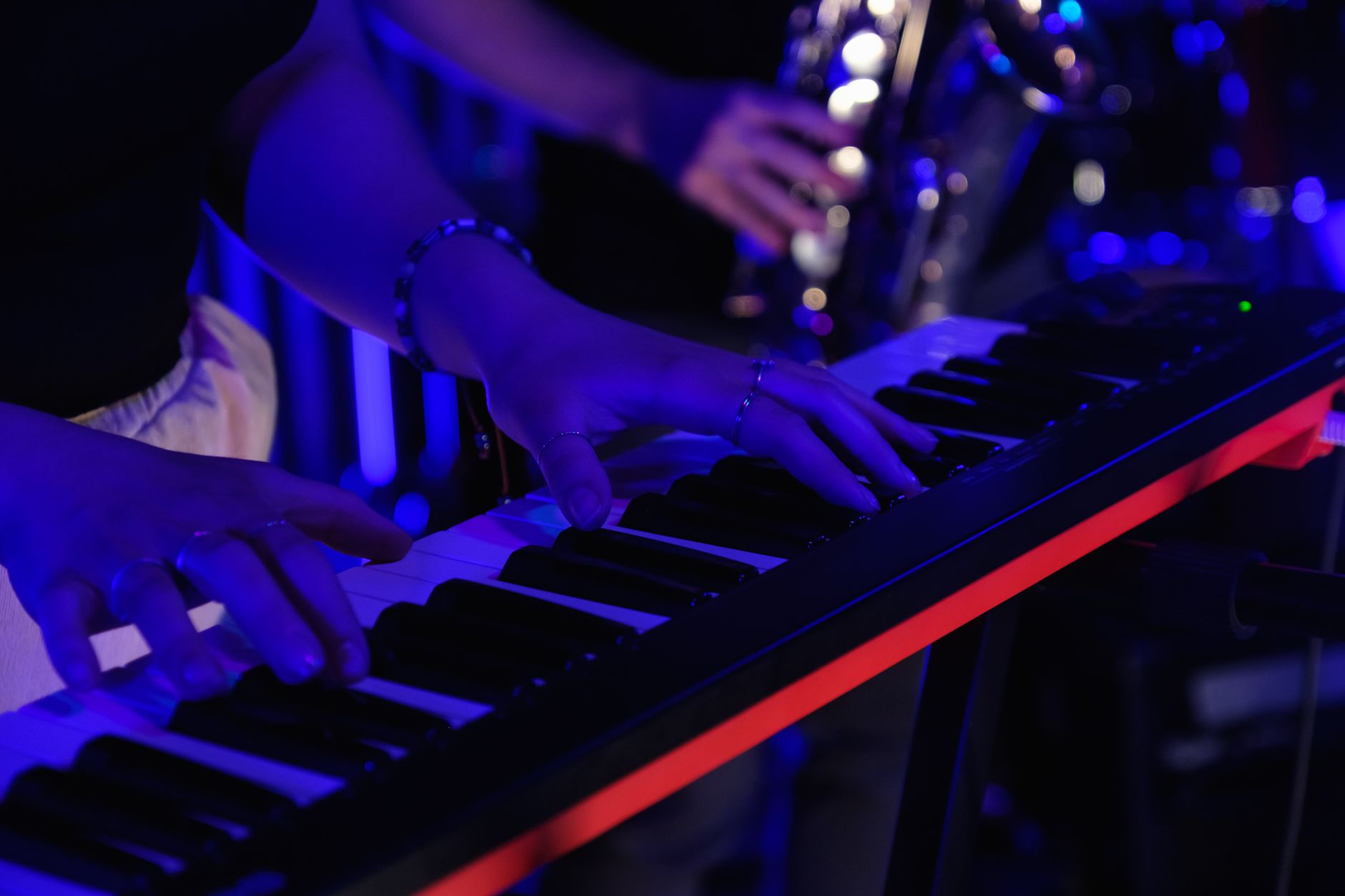 hands playing keyboard (Photo: Big Bag Films / Pexels)