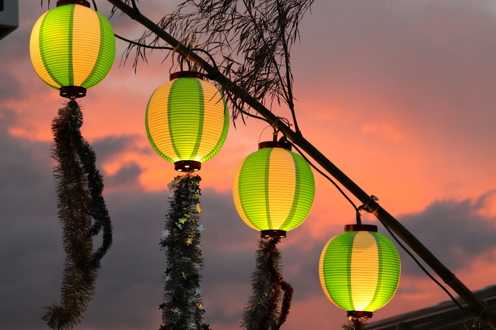 sunset campus festival lights (Photo: Dennis P / Pexels)