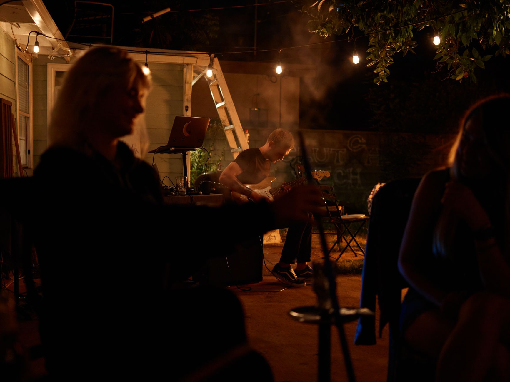 acoustic performance cafe intimate (Photo: ArtHouse Studio / Pexels)