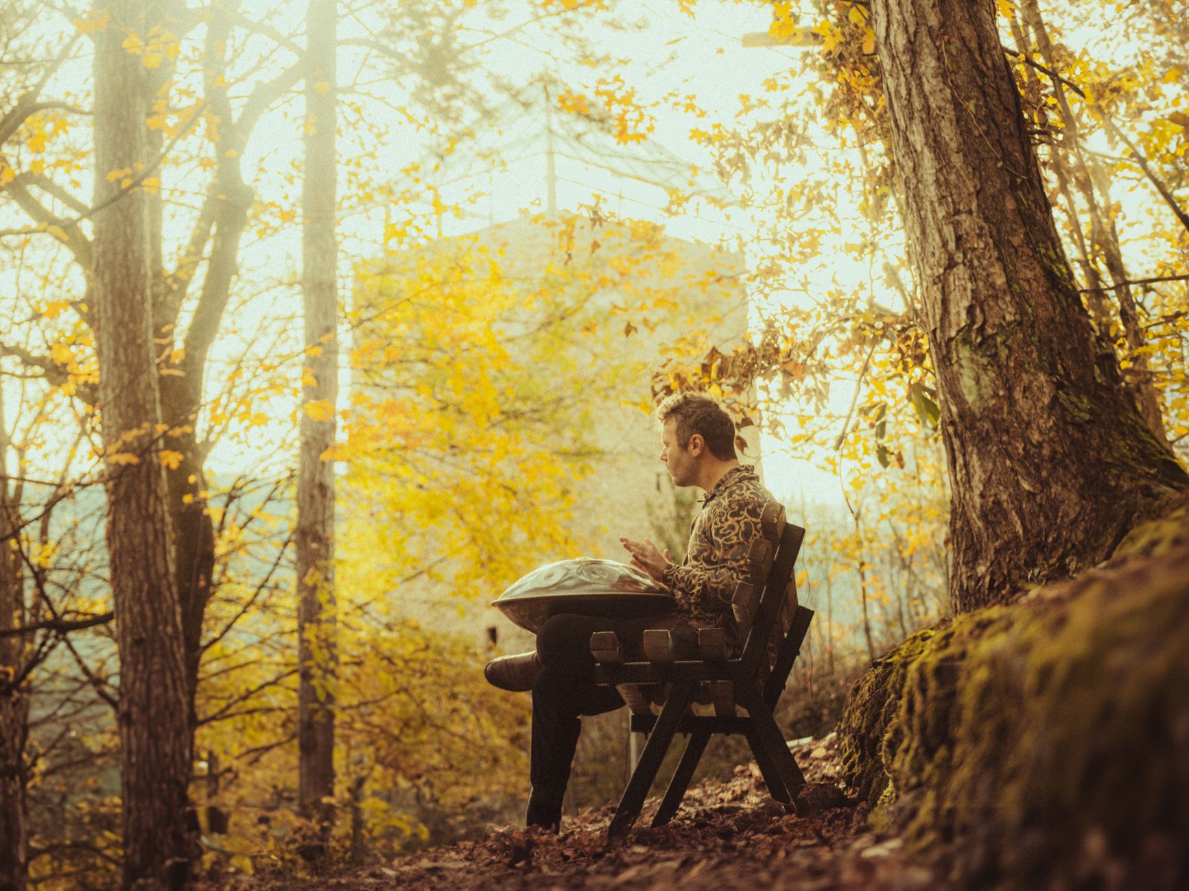 thoughtful musician sitting quiet (Photo: Alexandru Cojanu / Pexels)