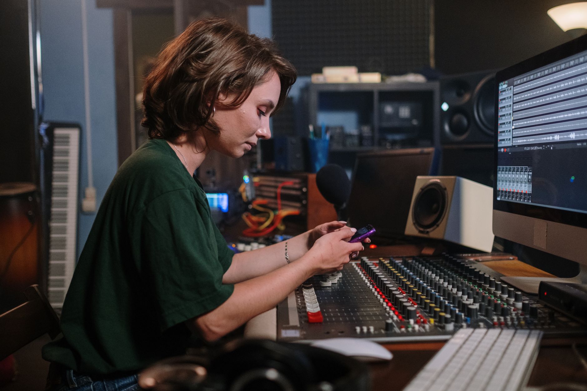 home studio desk setup (Photo: cottonbro studio / Pexels)