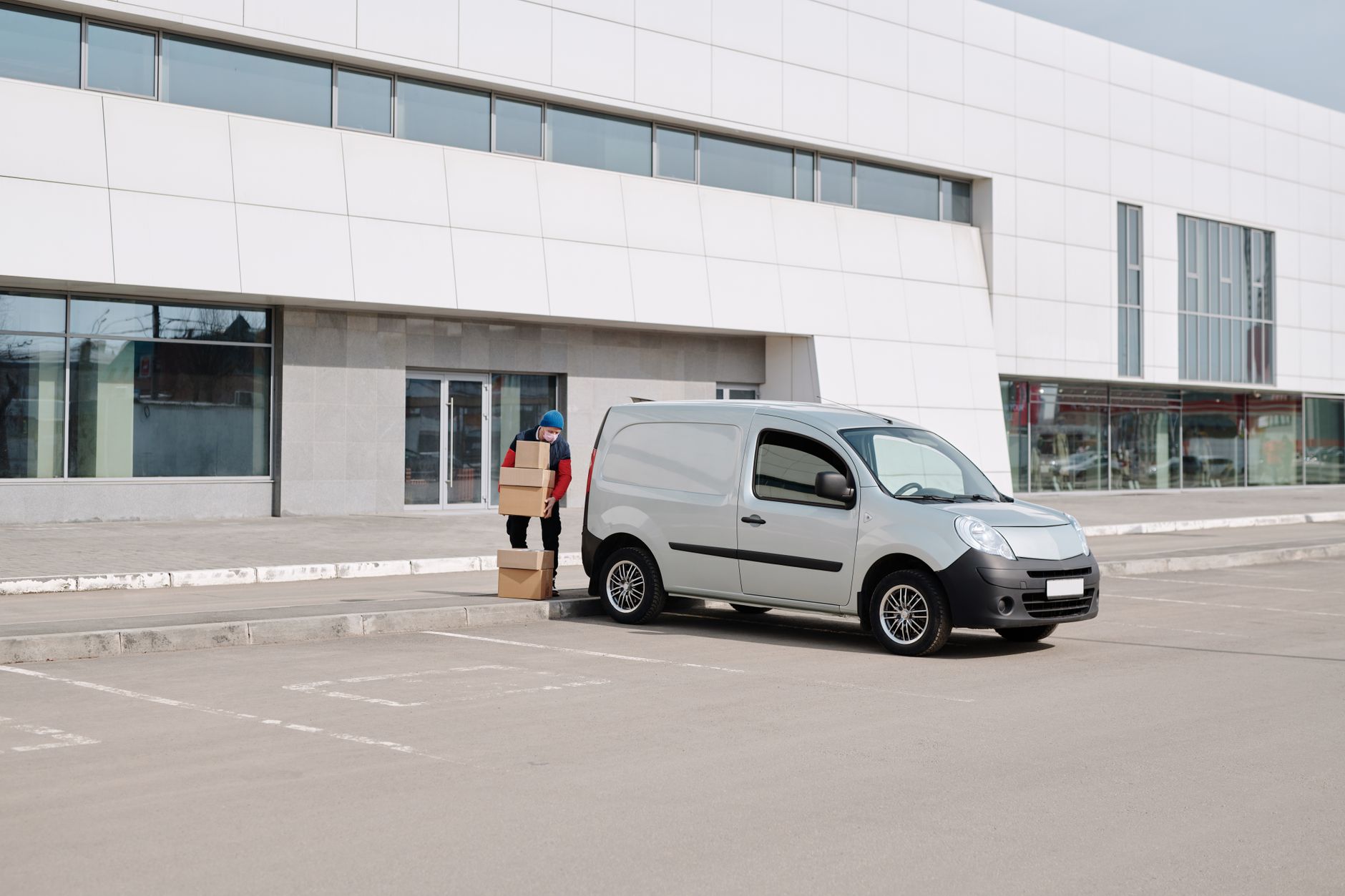 musician loading gear van (Photo: Norma Mortenson / Pexels)