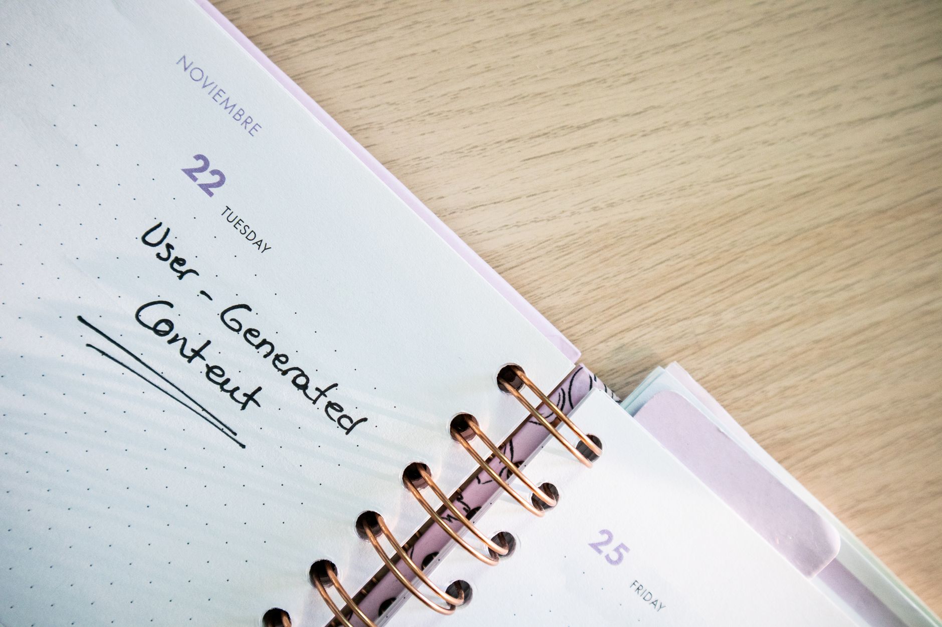 content planning notes layout (Photo: Walls.io / Pexels)