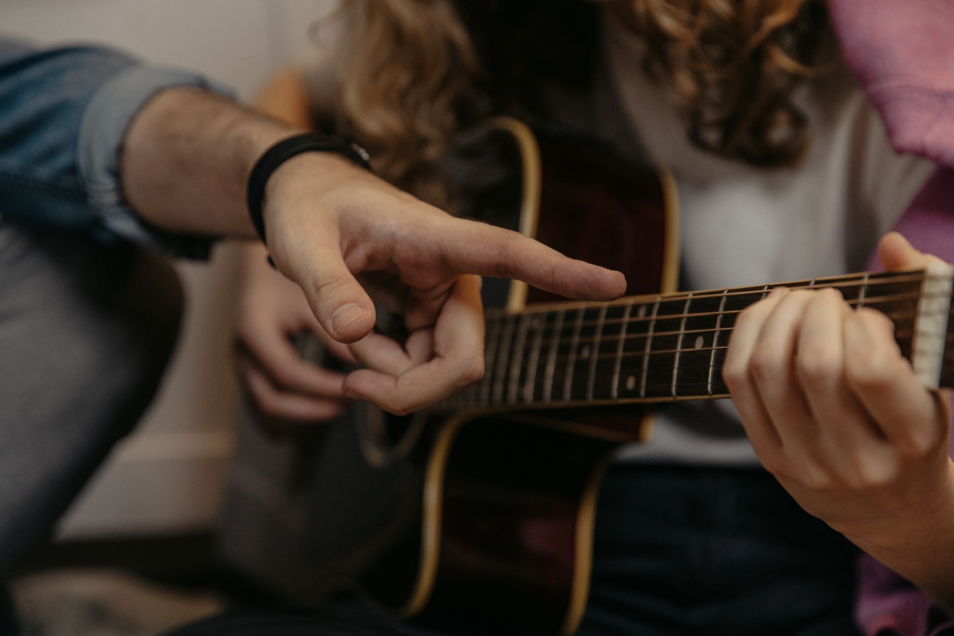 guitar fretboard fingers (Photo: SHVETS production / Pexels)