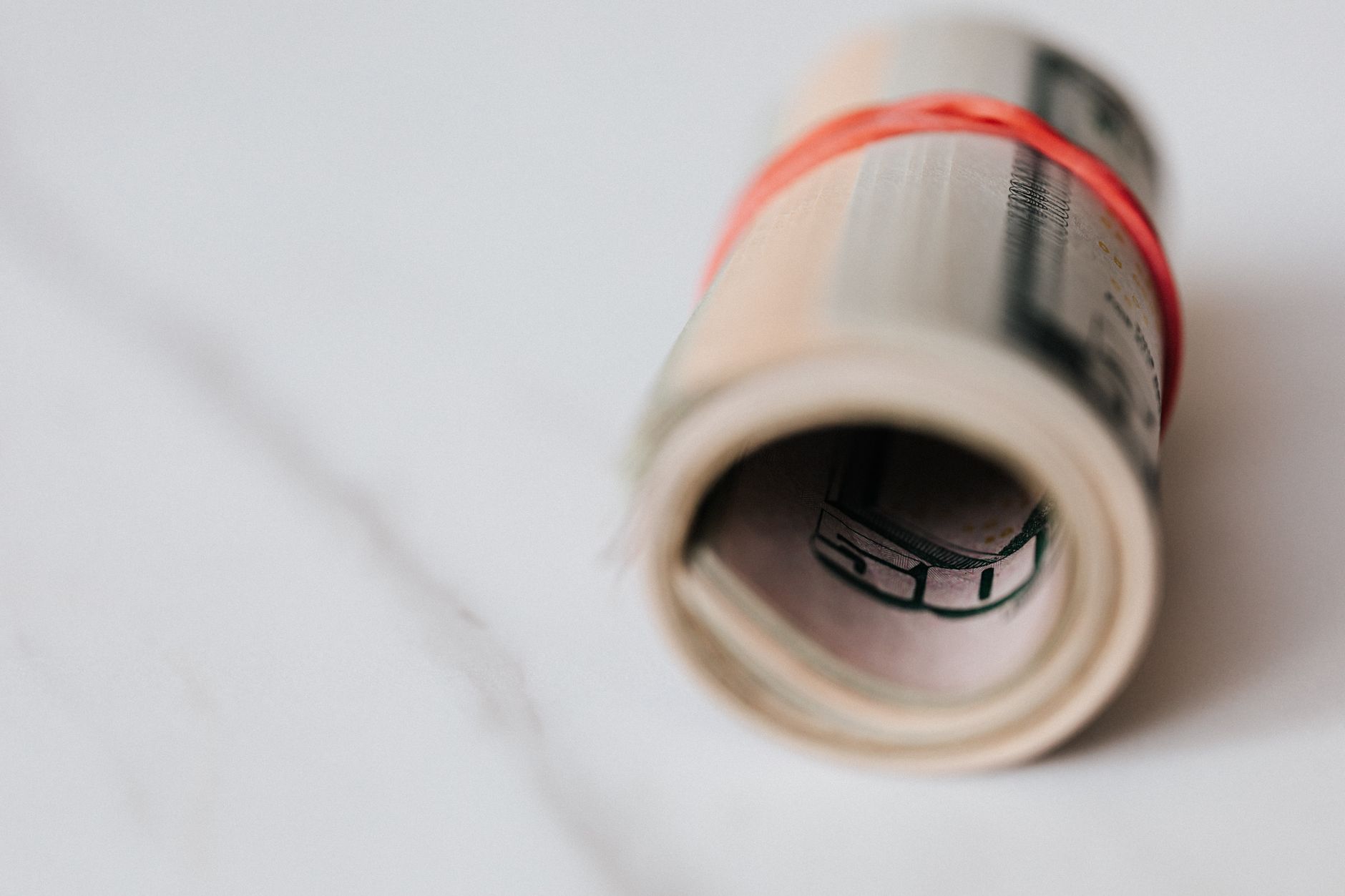 band merch stall cash (Photo: https://kaboompics.com/ / Pexels)