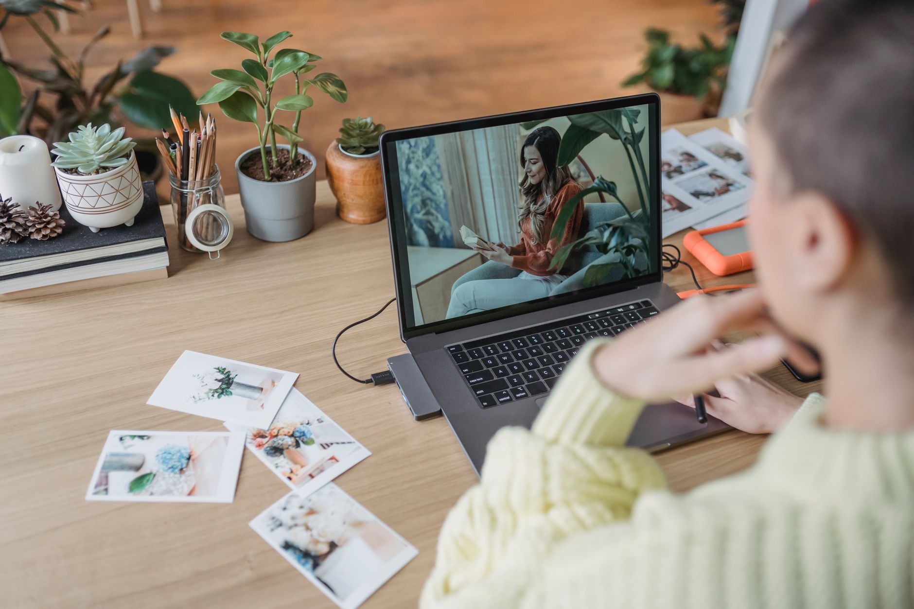 laptop video upload desk (Photo: George Milton / Pexels)