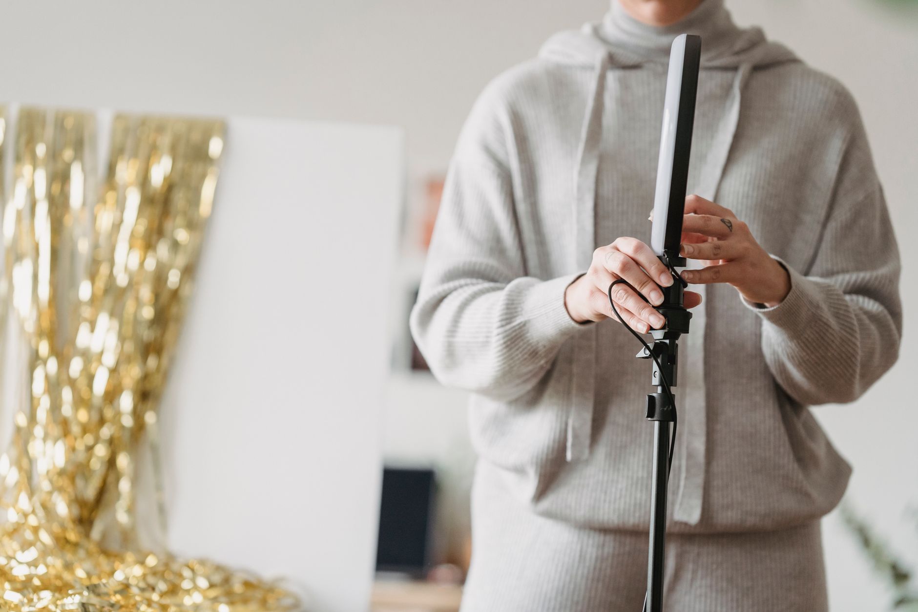 microphone stand adjustment (Photo: George Milton / Pexels)