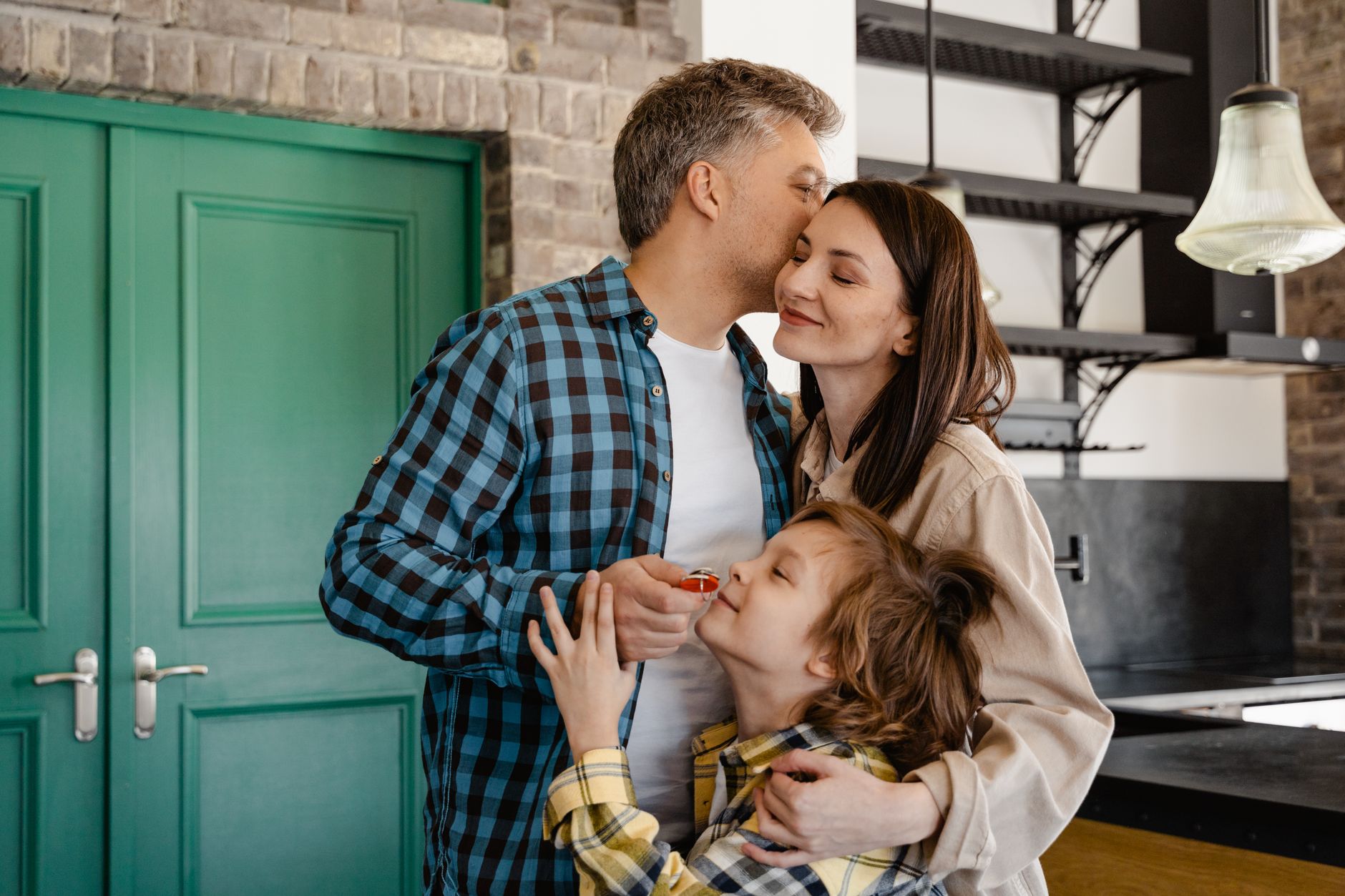 family calendar wall kitchen (Photo: MART PRODUCTION / Pexels)