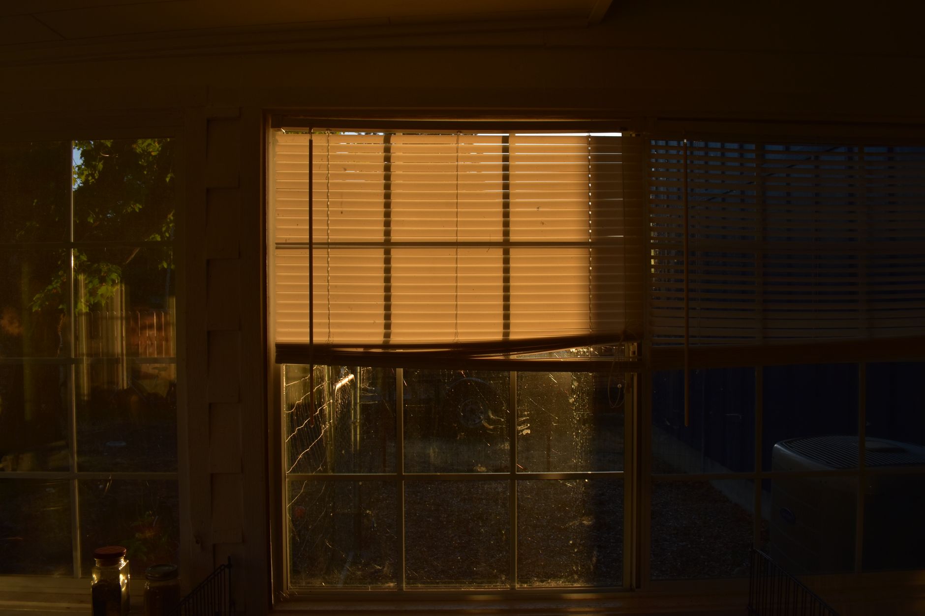 warm home studio evening (Photo: Peyton Austin / Pexels)