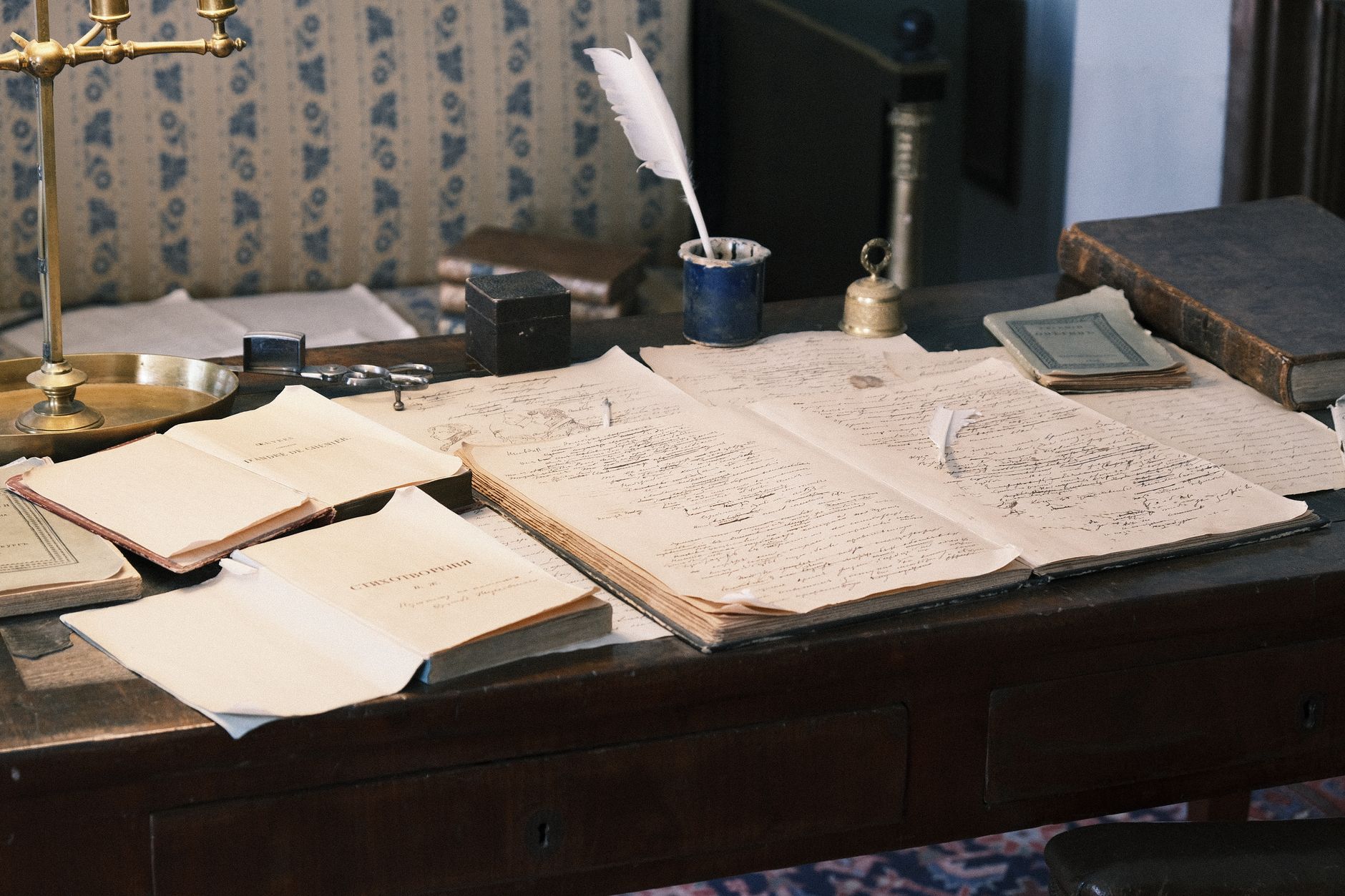 writing document desk (Photo: Михаил Крамор / Pexels)