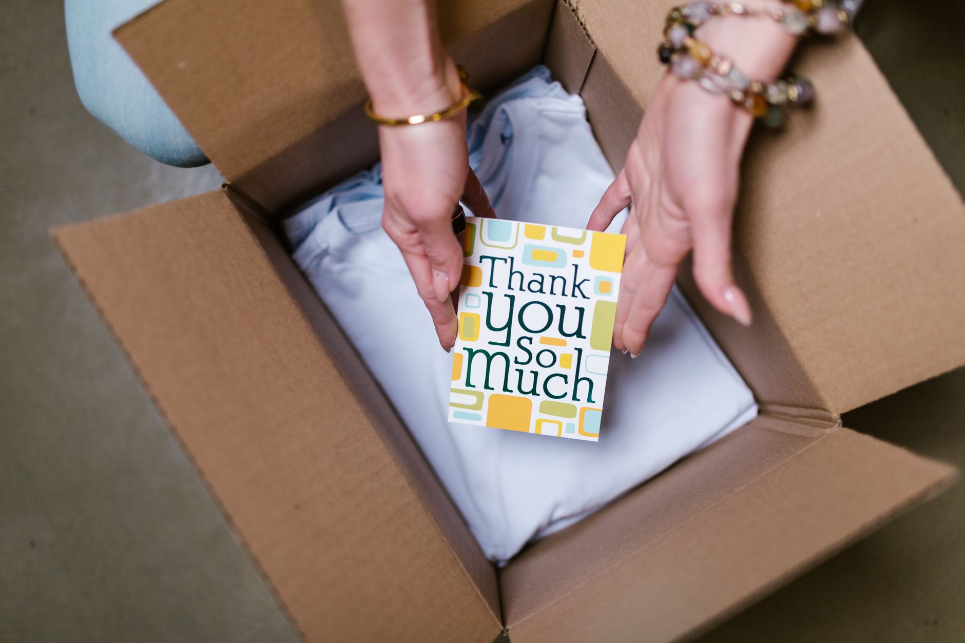 handwritten note package (Photo: RDNE Stock project / Pexels)
