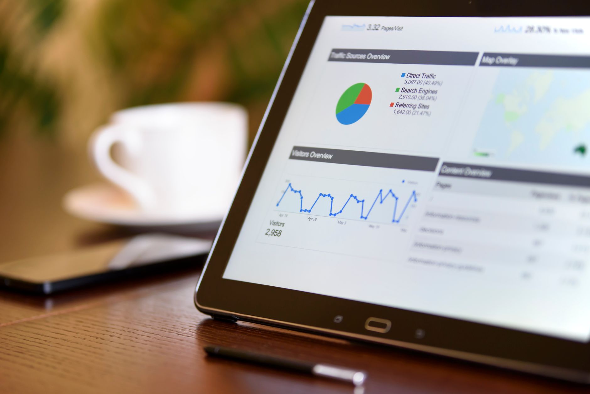 analytics dashboard world data (Photo: AS Photography / Pexels)