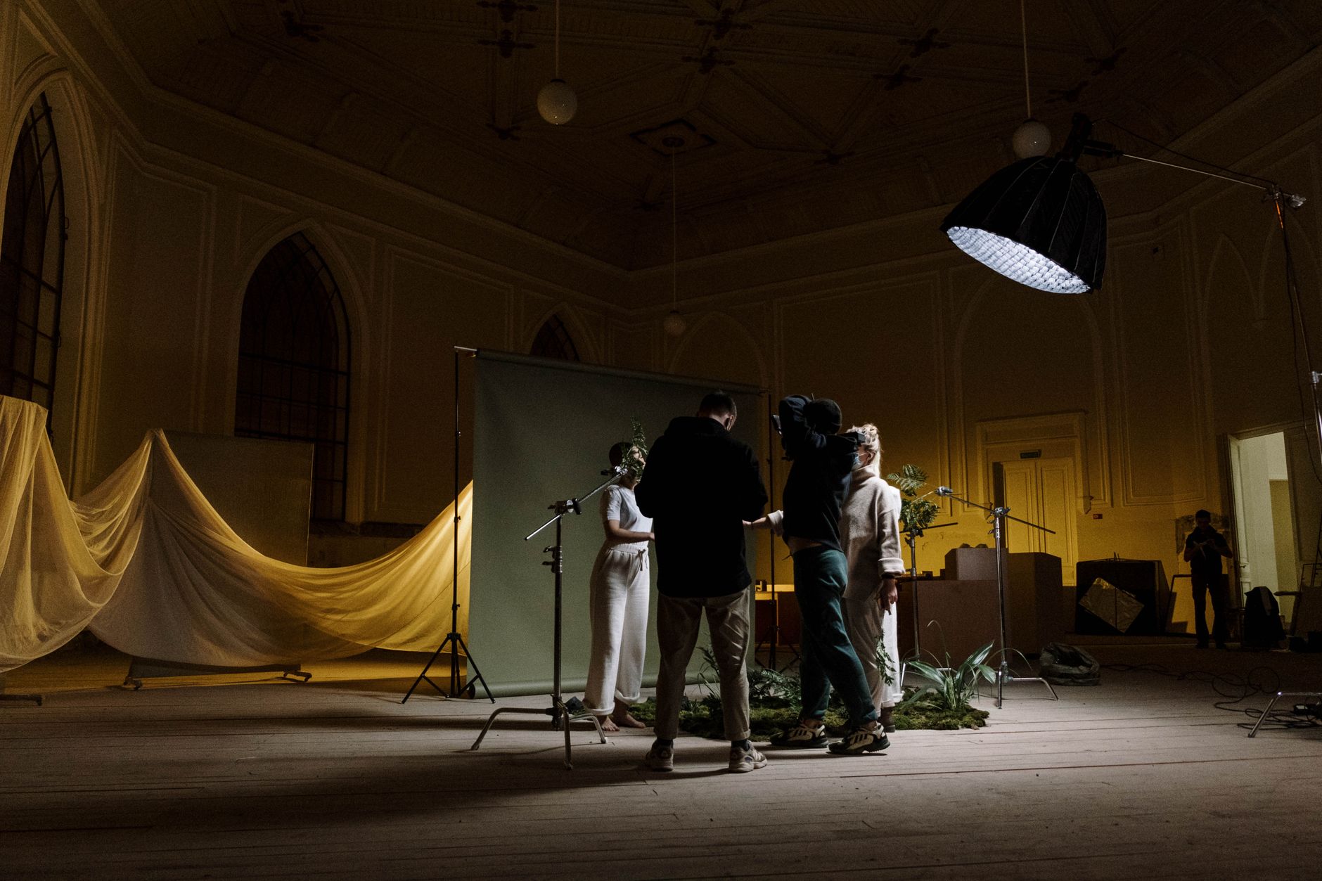 stage crew setting lights (Photo: cottonbro studio / Pexels)