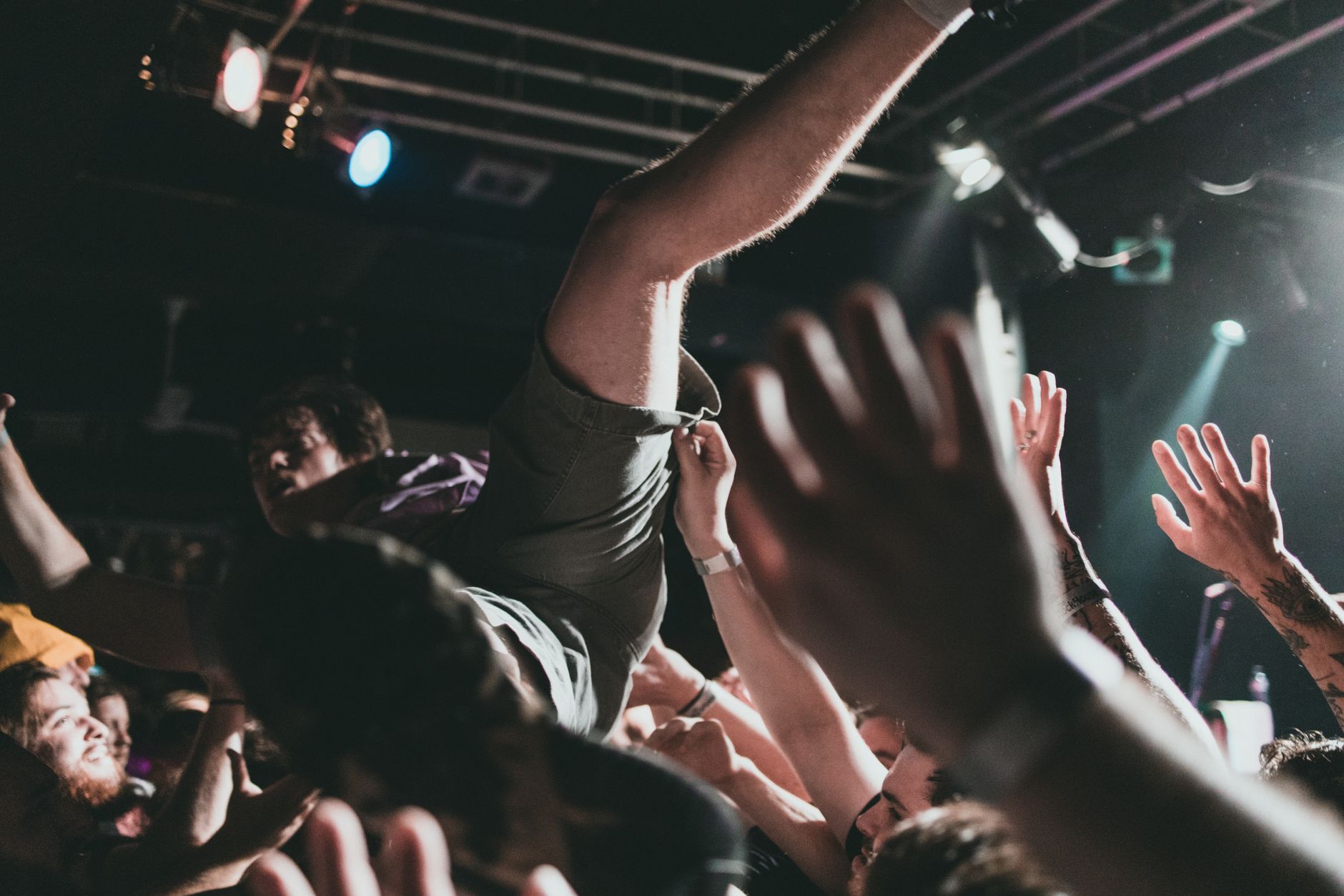 musician audience warm connection (Photo: Jonathan Cooper / Pexels)
