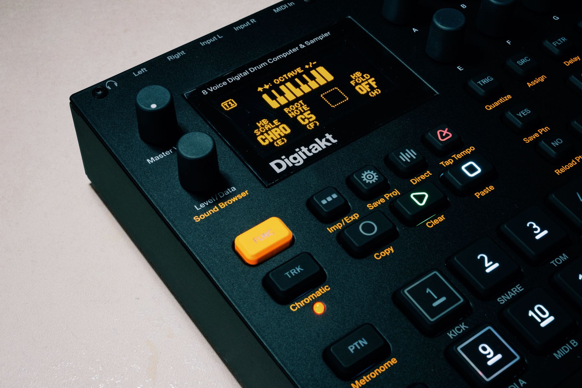 synthesizer knobs pads (Photo: Egor Komarov / Pexels)