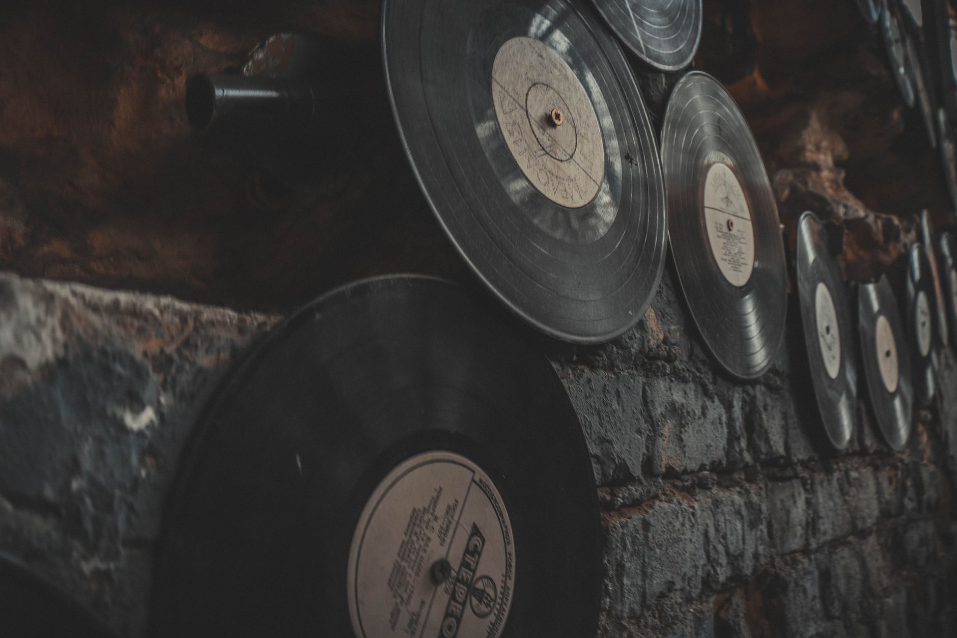 vinyl records genre collection (Photo: Yevgeniya Fedorova / Pexels)